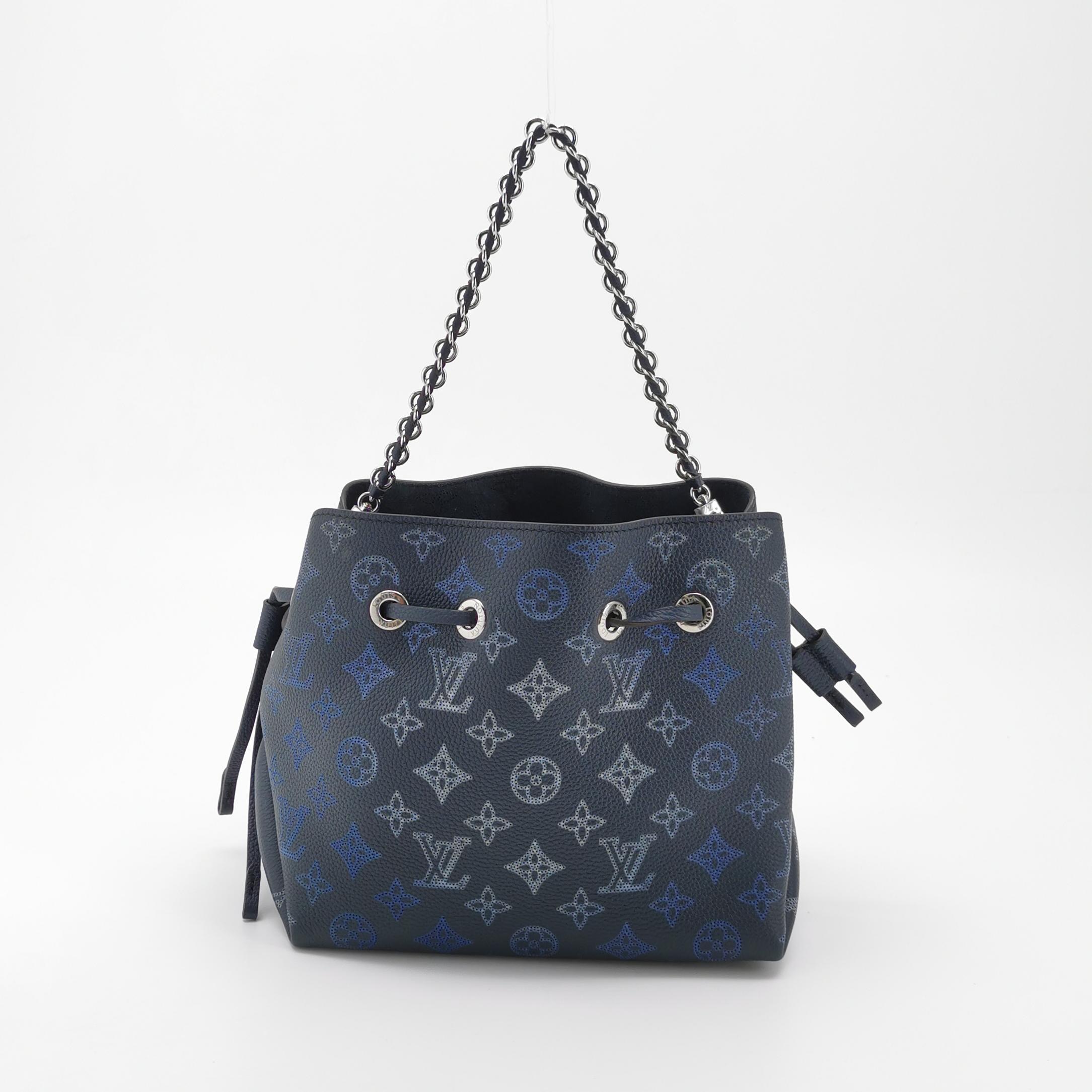 Louis Vuitton(LV) Bella Bucket Bag Flight Mode Mahina Leather — photo 5 of 23