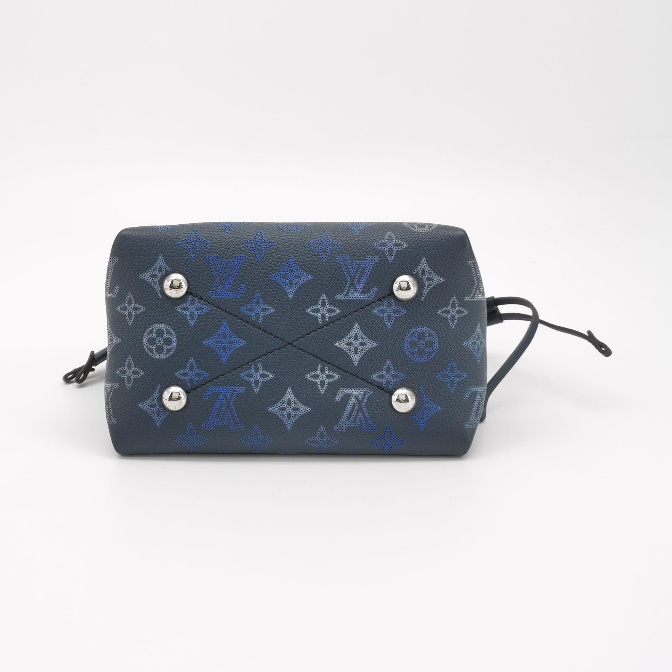 Louis Vuitton(LV) Bella Bucket Bag Flight Mode Mahina Leather — photo 7 of 23