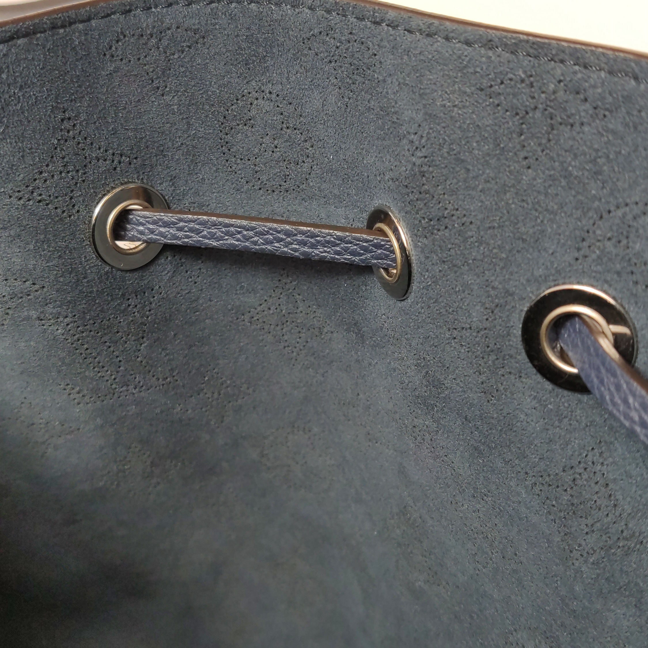 Louis Vuitton(LV) Bella Bucket Bag Flight Mode Mahina Leather — photo 19 of 23