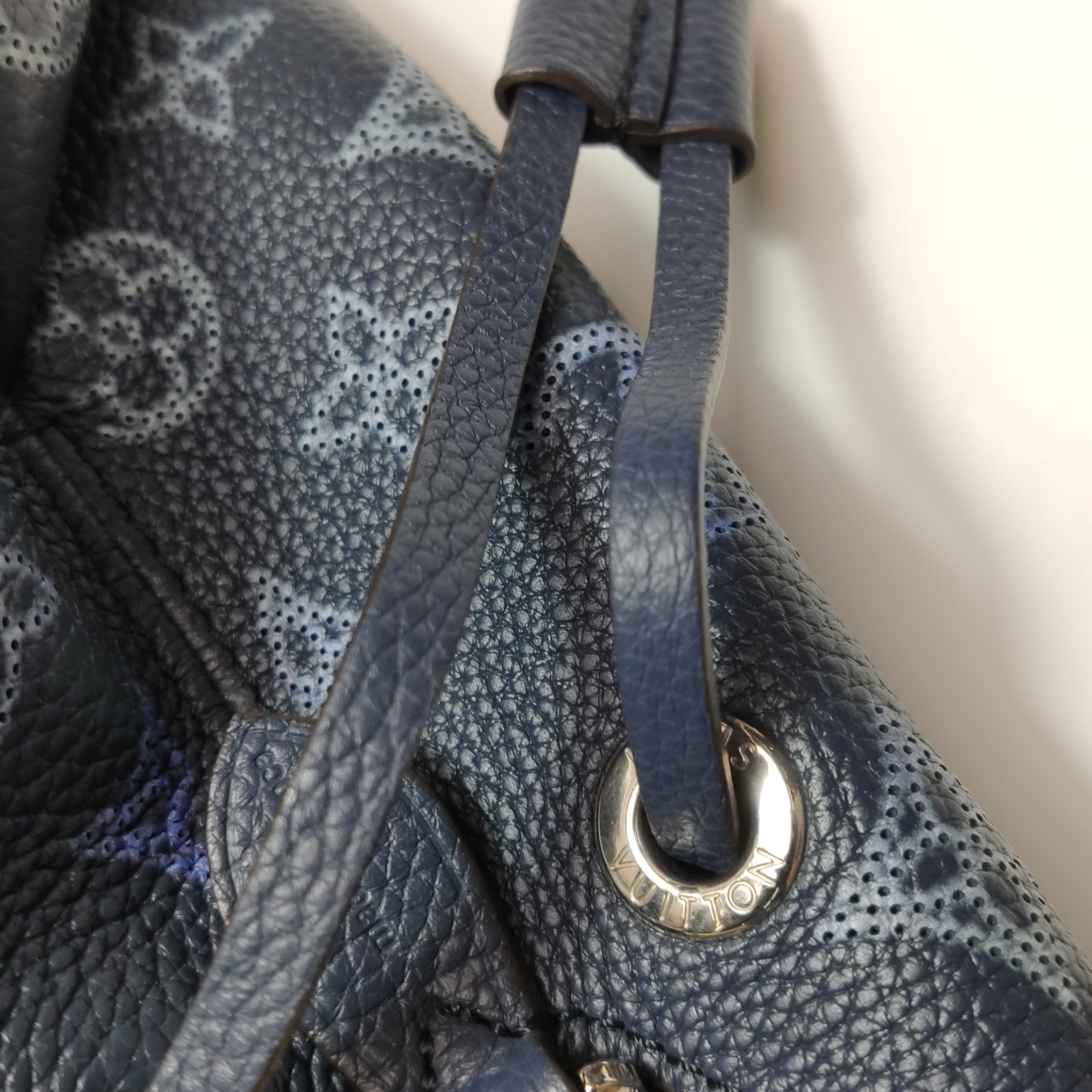 Louis Vuitton(LV) Bella Bucket Bag Flight Mode Mahina Leather — photo 18 of 23