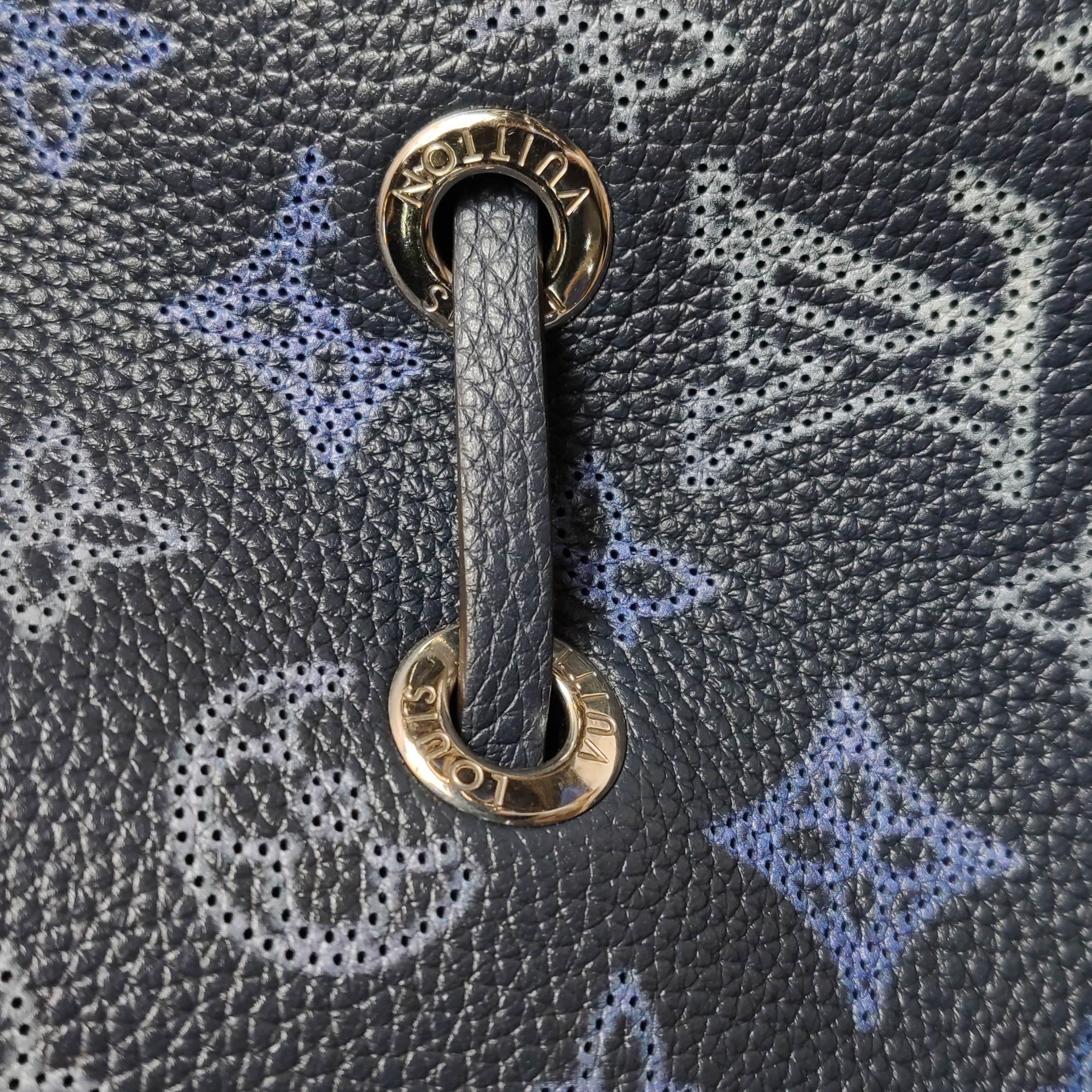 Louis Vuitton(LV) Bella Bucket Bag Flight Mode Mahina Leather — photo 10 of 23
