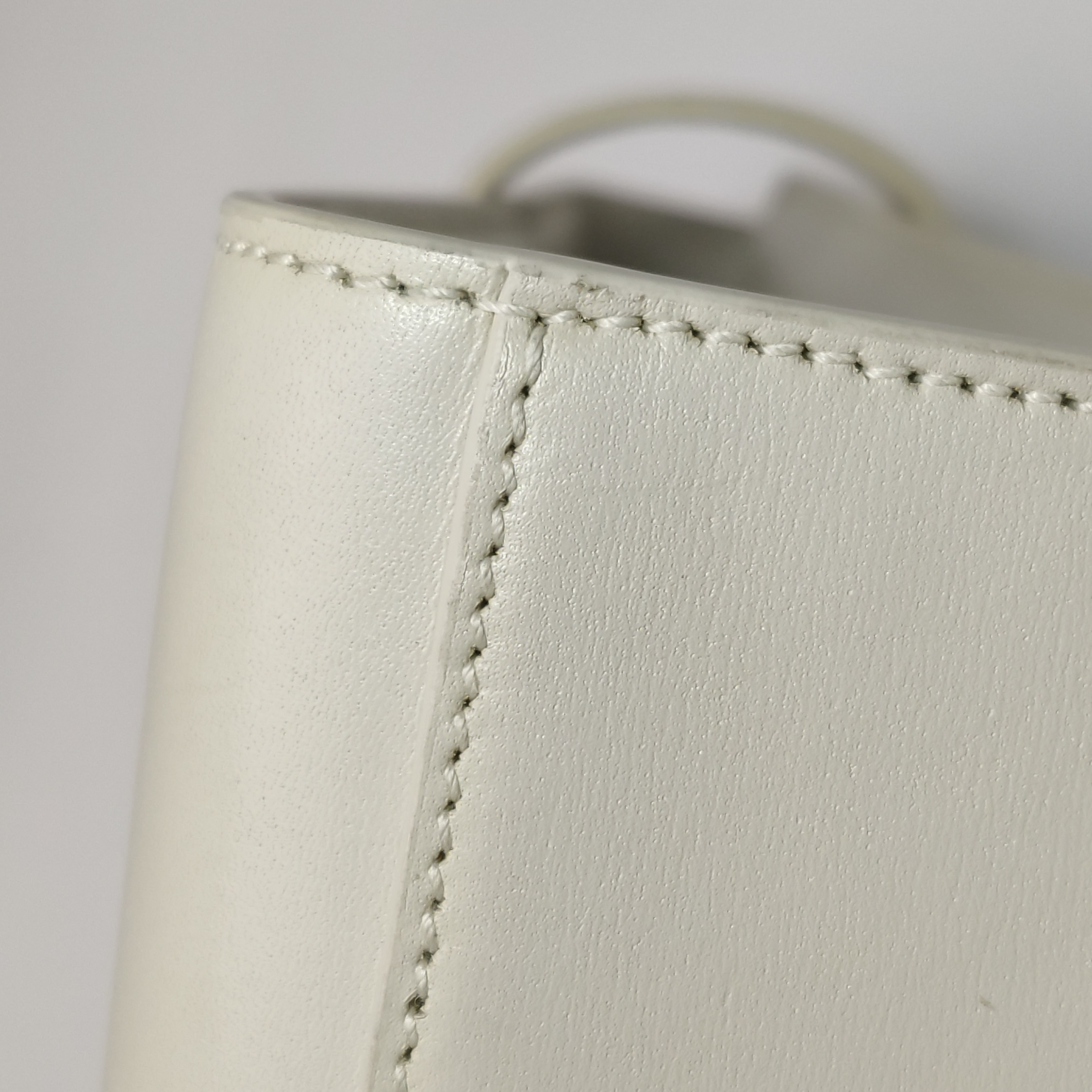 Saint Laurent Manhattan Shoulder Bag Leather Medium — photo 11 of 14