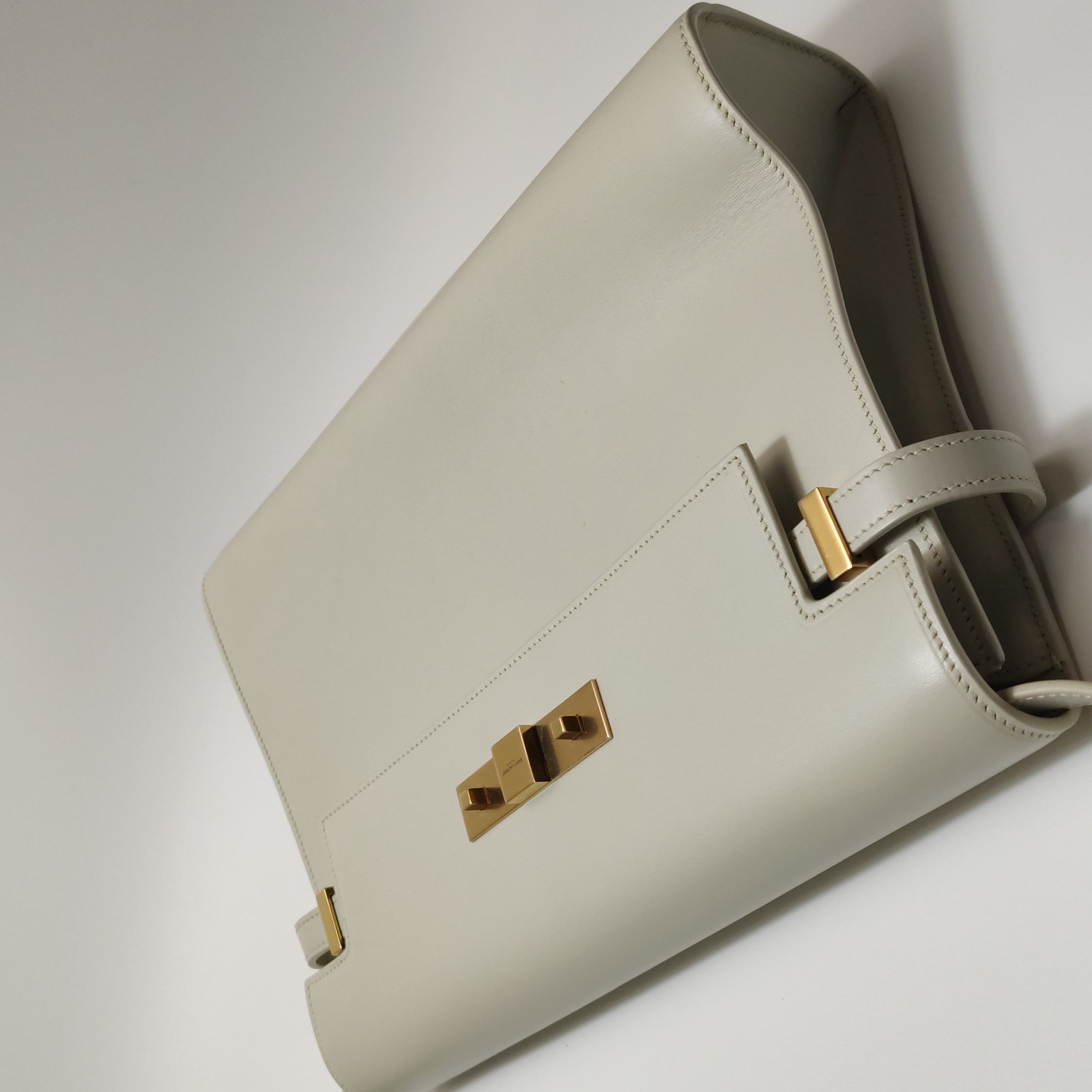Saint Laurent Manhattan Shoulder Bag Leather Medium — photo 13 of 13