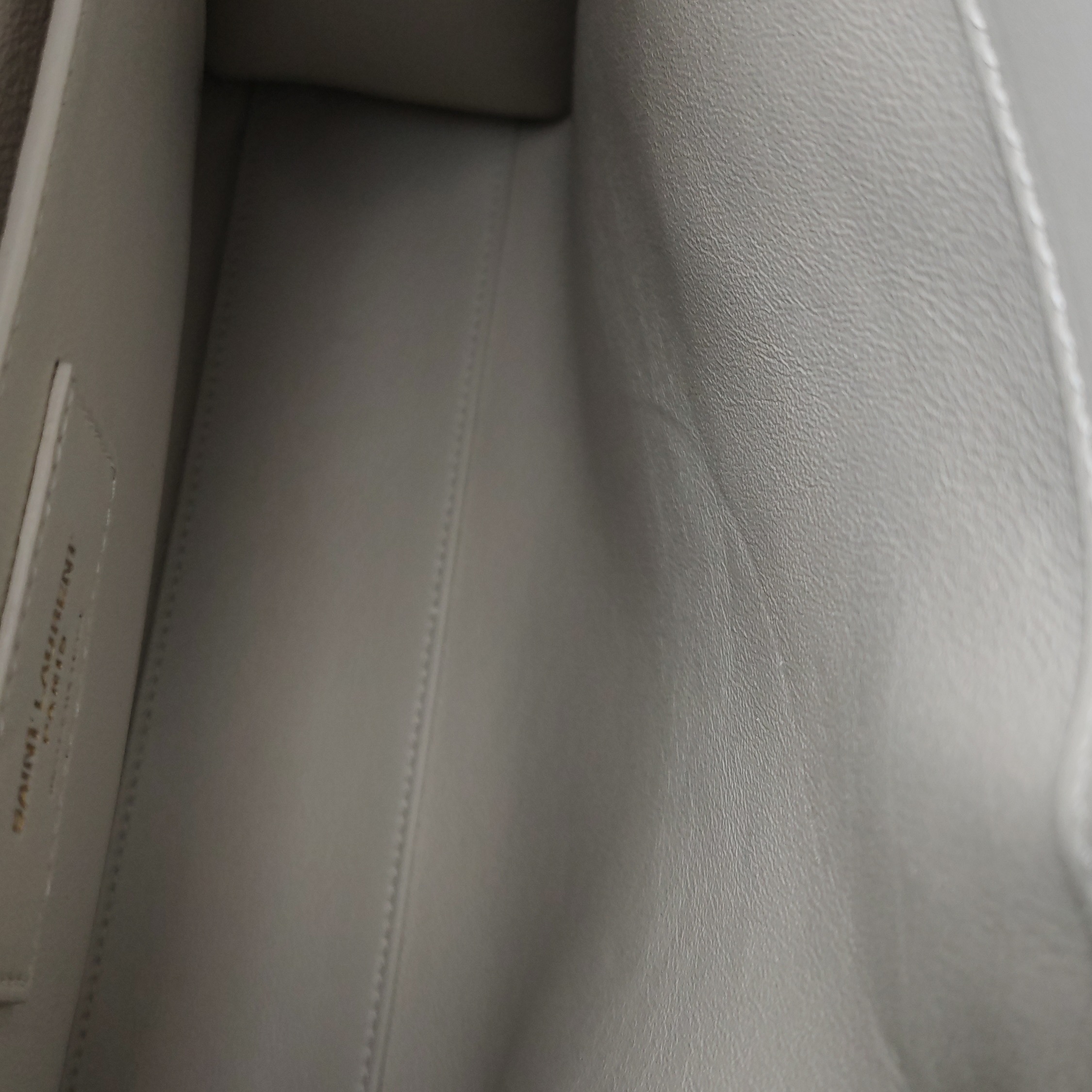 Saint Laurent Manhattan Shoulder Bag Leather Medium — photo 9 of 13