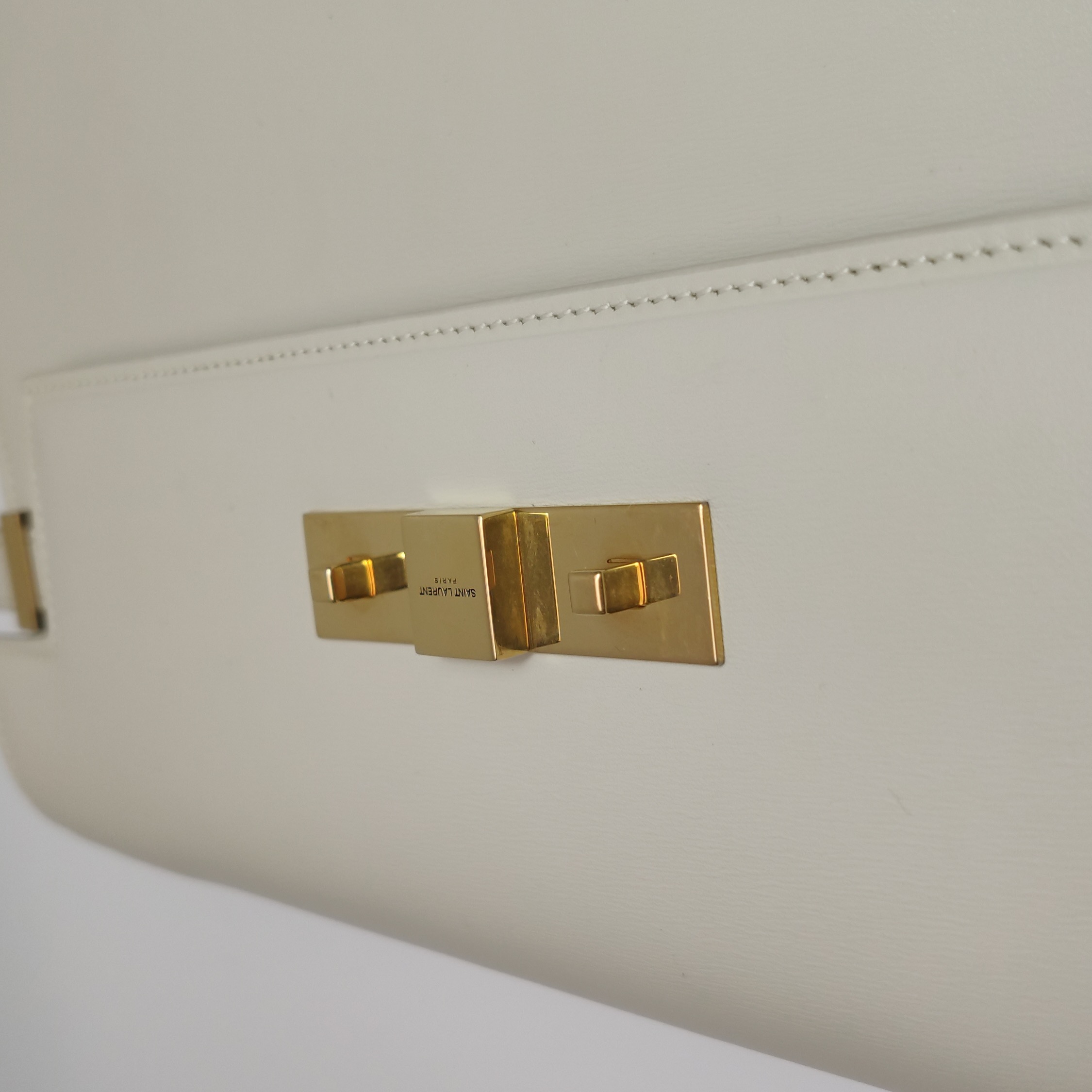 Saint Laurent Manhattan Shoulder Bag Leather Medium — photo 9 of 15