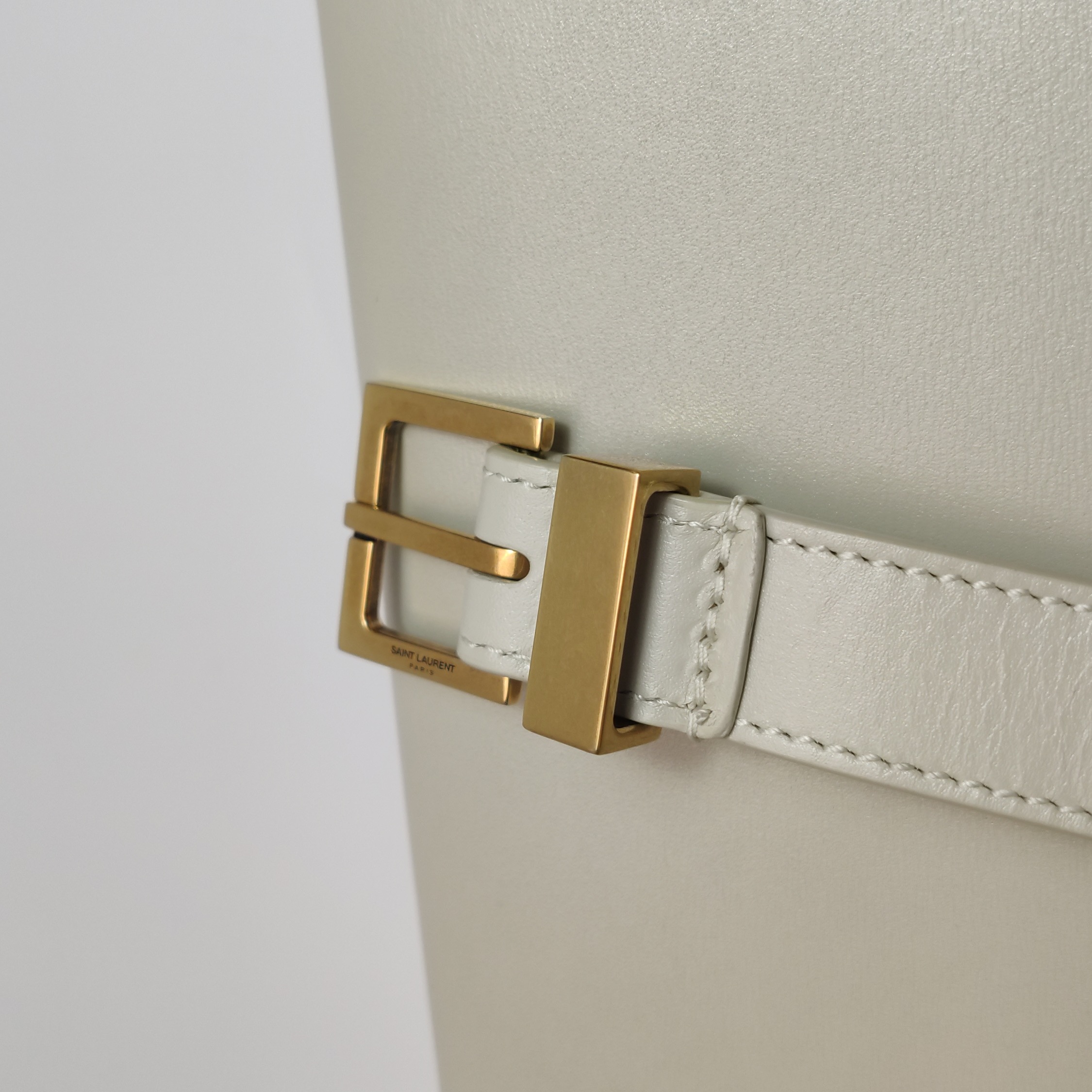 Saint Laurent Manhattan Shoulder Bag Leather Medium — photo 10 of 15