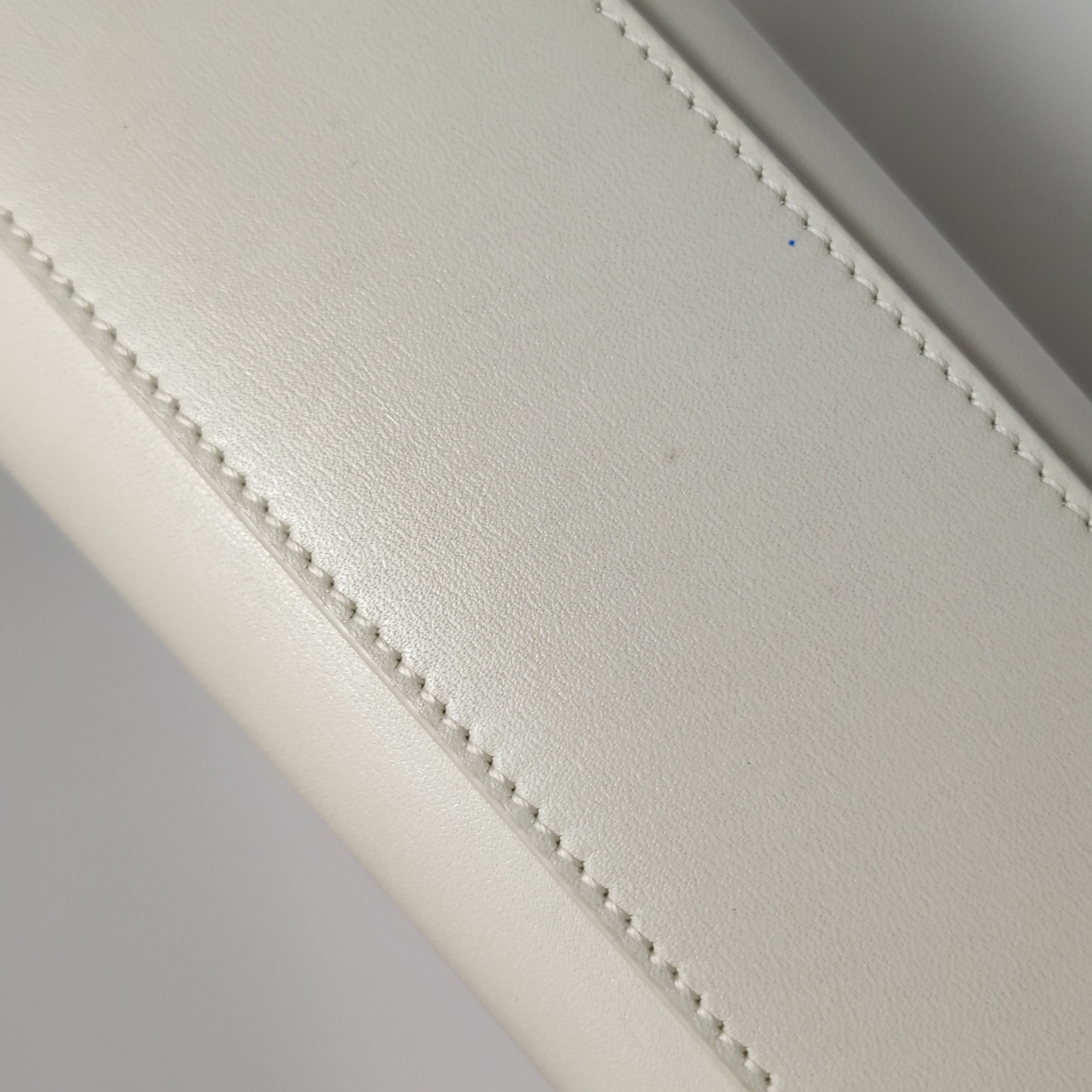 Saint Laurent Manhattan Shoulder Bag Leather Medium — photo 14 of 15