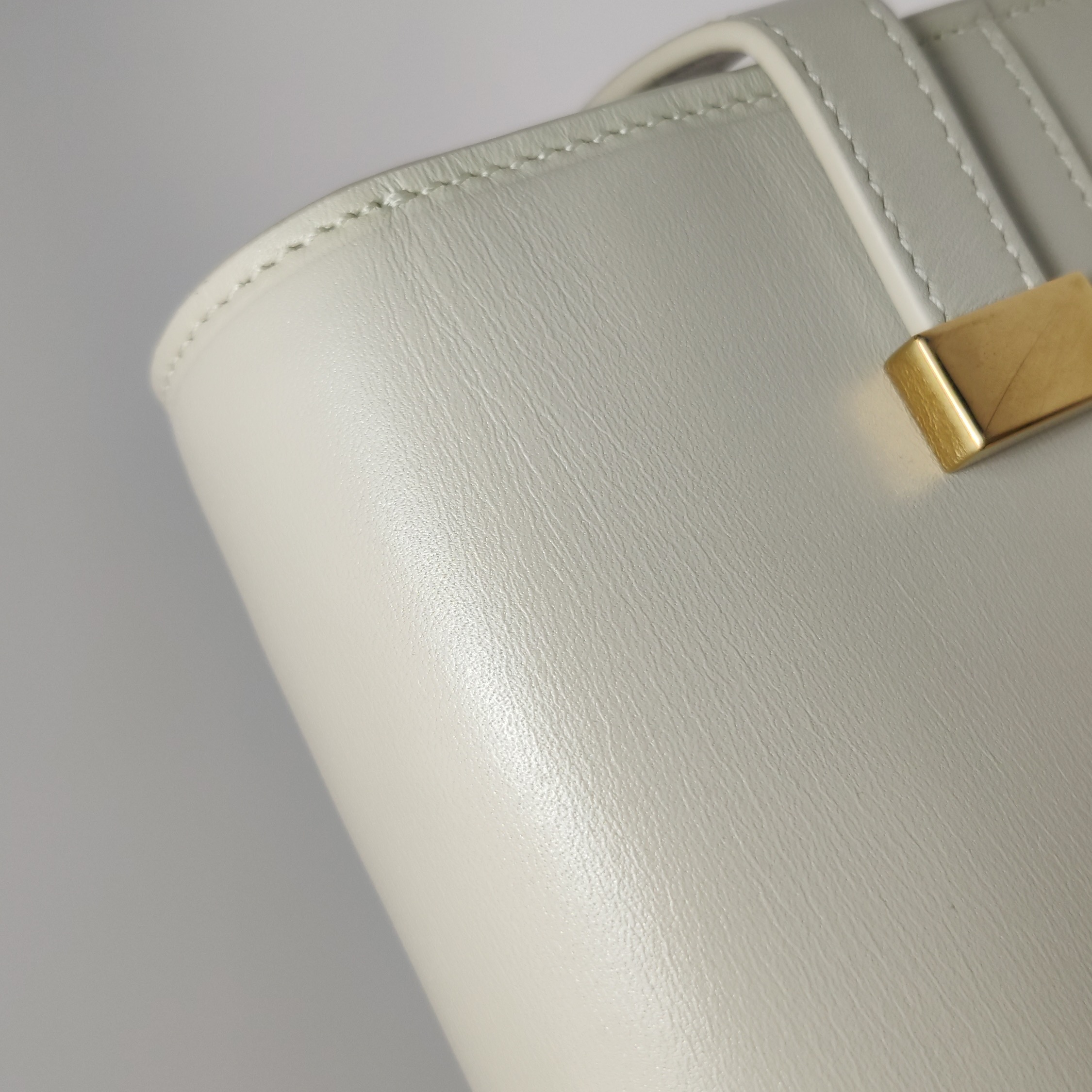 Saint Laurent Manhattan Shoulder Bag Leather Medium — photo 13 of 15