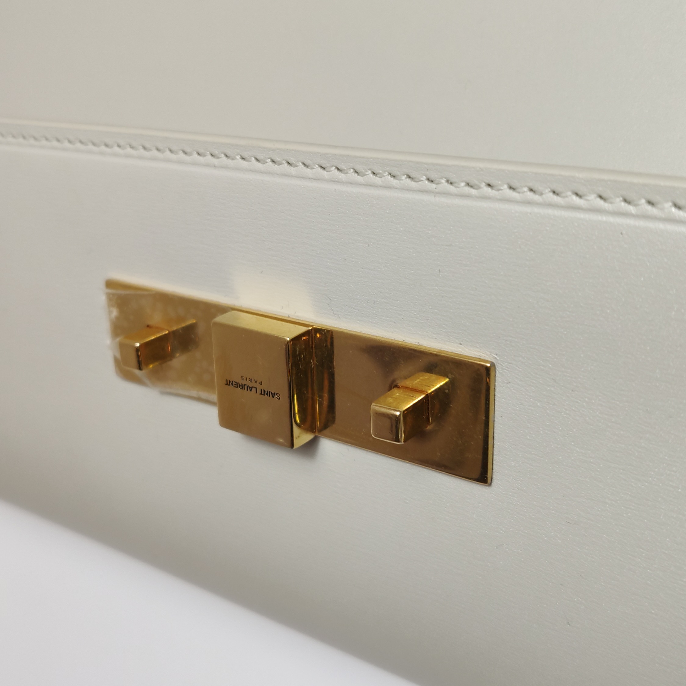 Saint Laurent Manhattan Shoulder Bag Leather Medium — photo 9 of 14