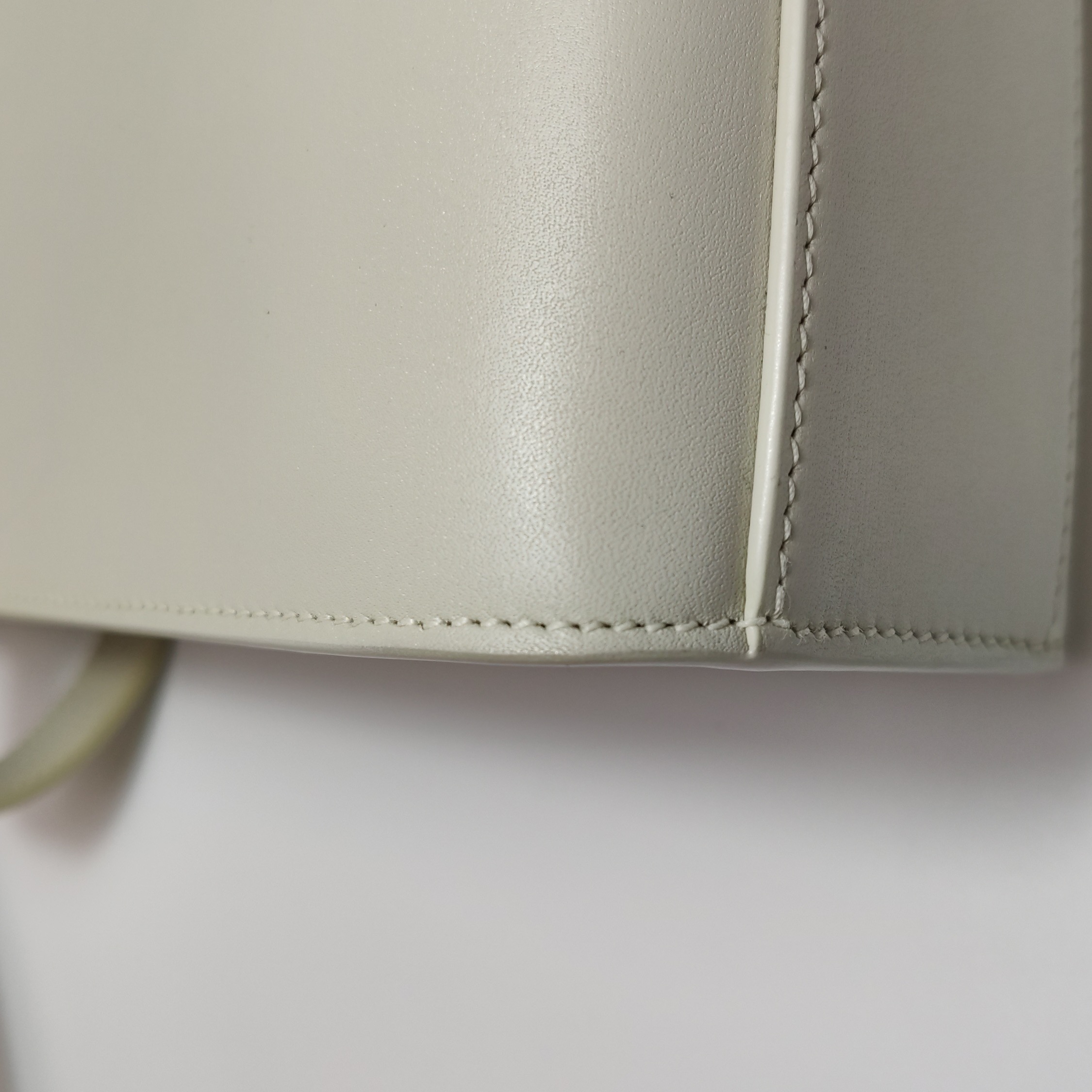 Saint Laurent Manhattan Shoulder Bag Leather Medium — photo 13 of 14