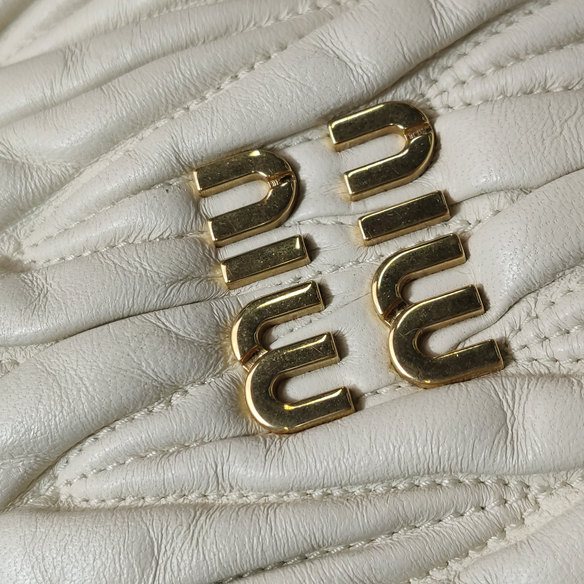 Miu Miu Wander Hobo Matelasse Leather Small — photo 9 of 19
