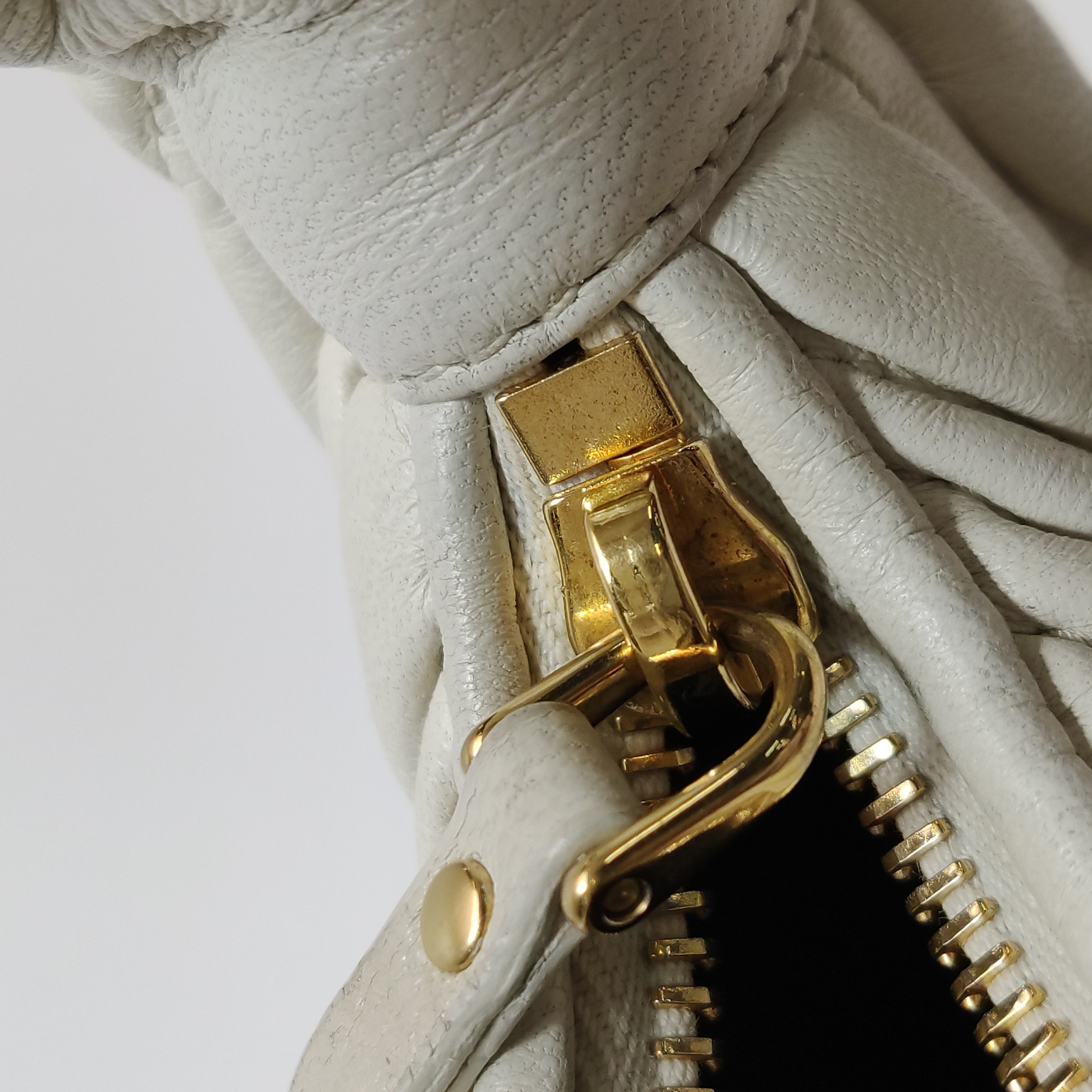 Miu Miu Wander Hobo Matelasse Leather Small — photo 10 of 19