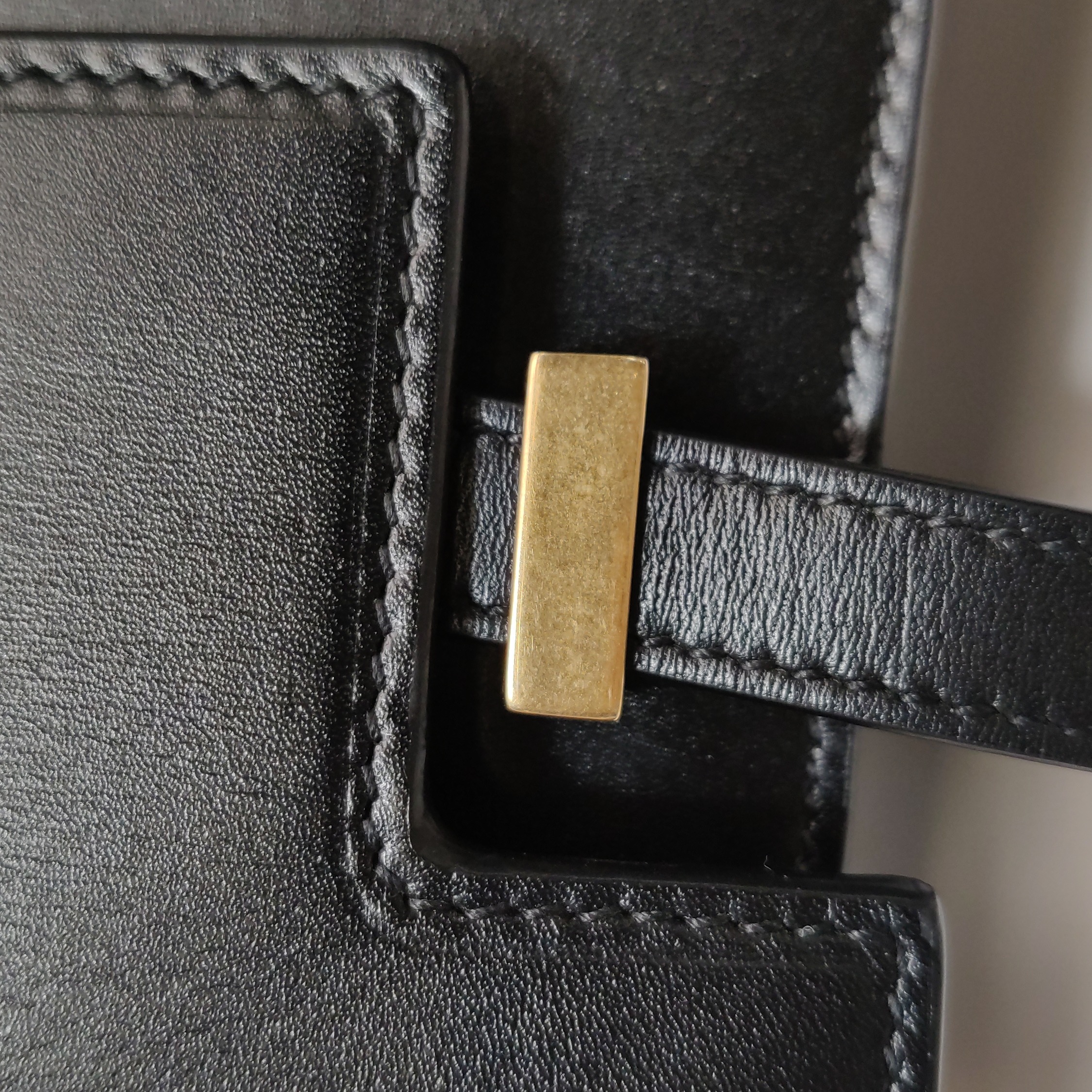 Saint Laurent Manhattan Shoulder Bag Leather Medium — photo 11 of 13
