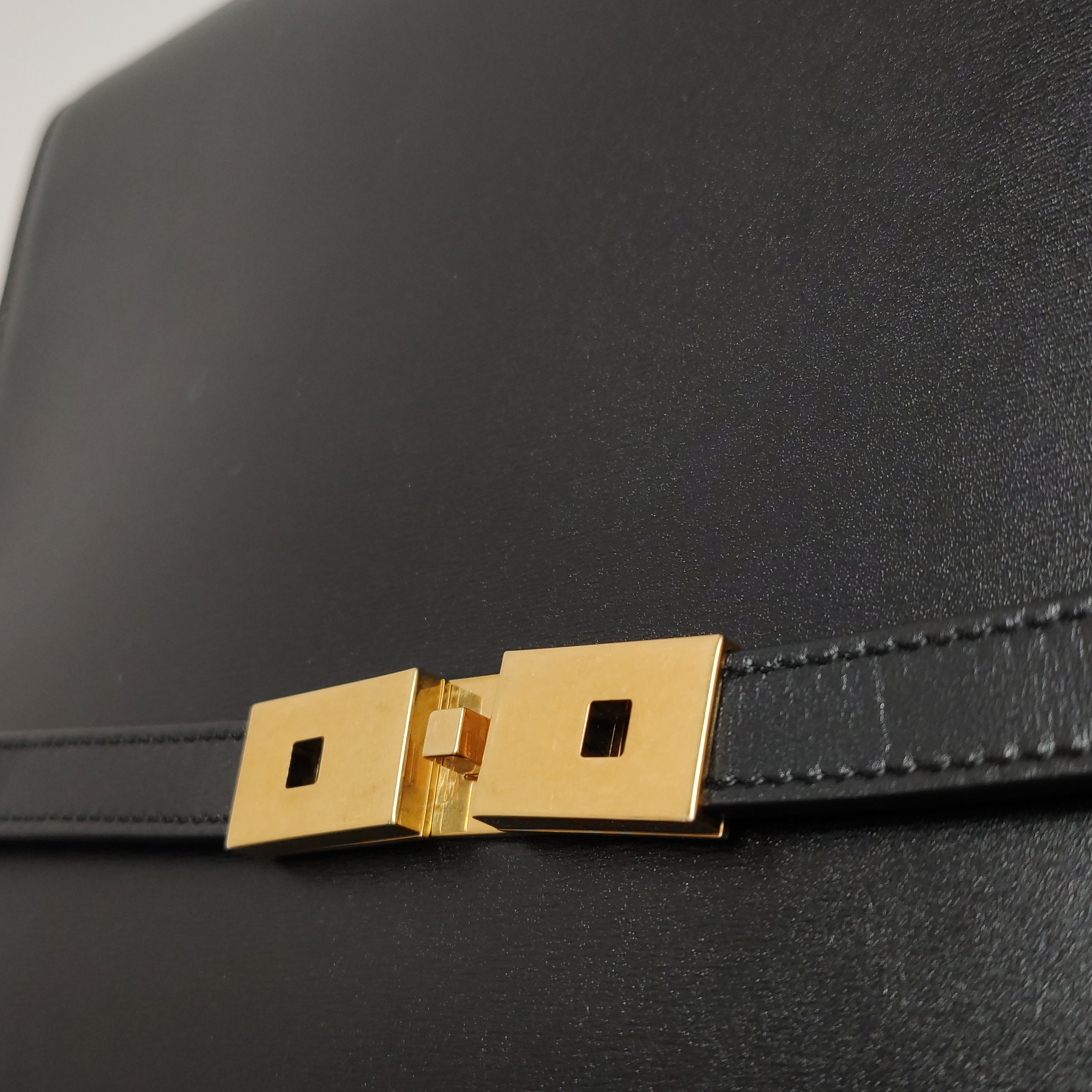 Saint Laurent Manhattan Shoulder Bag Leather Medium — photo 9 of 15