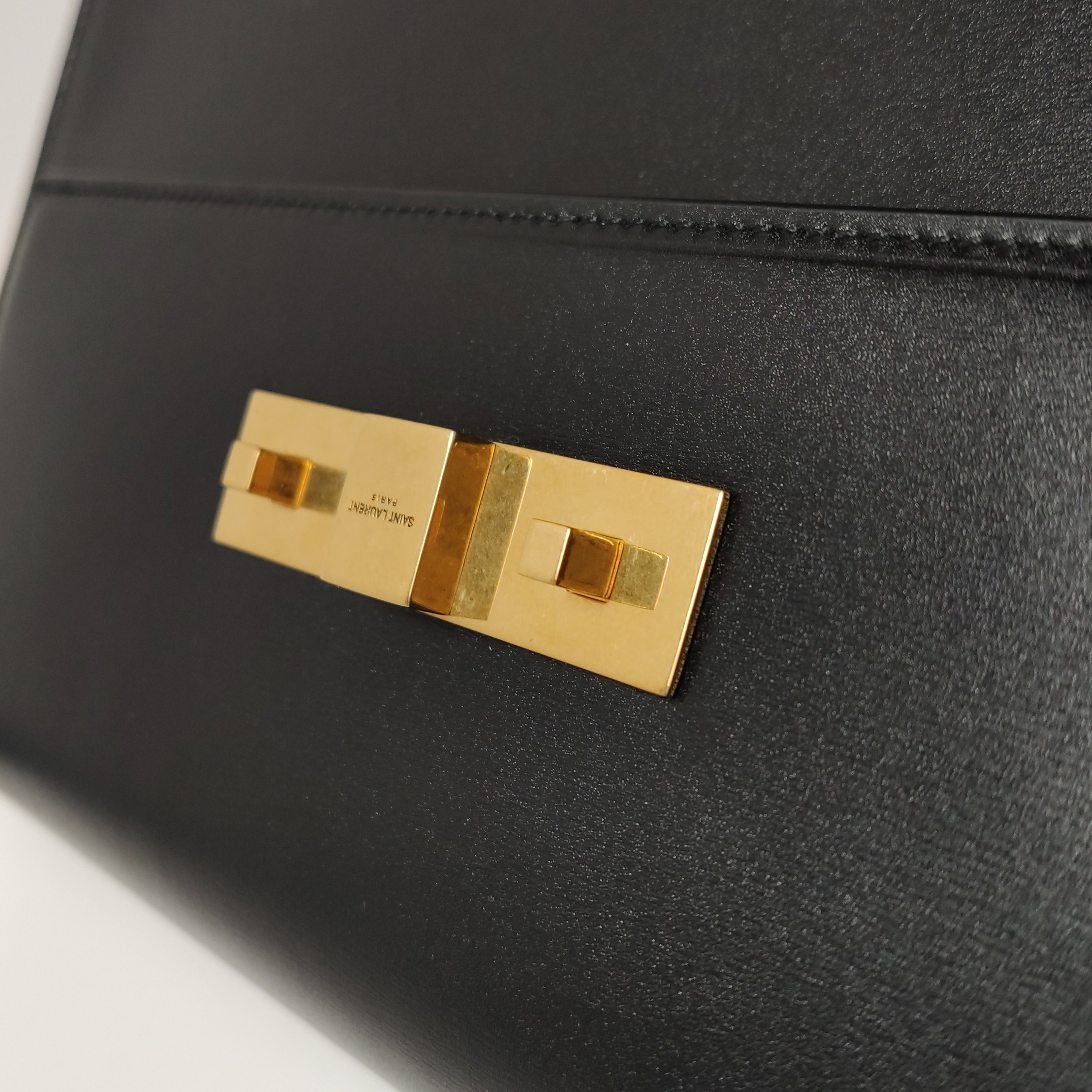 Saint Laurent Manhattan Shoulder Bag Leather Medium — photo 10 of 15