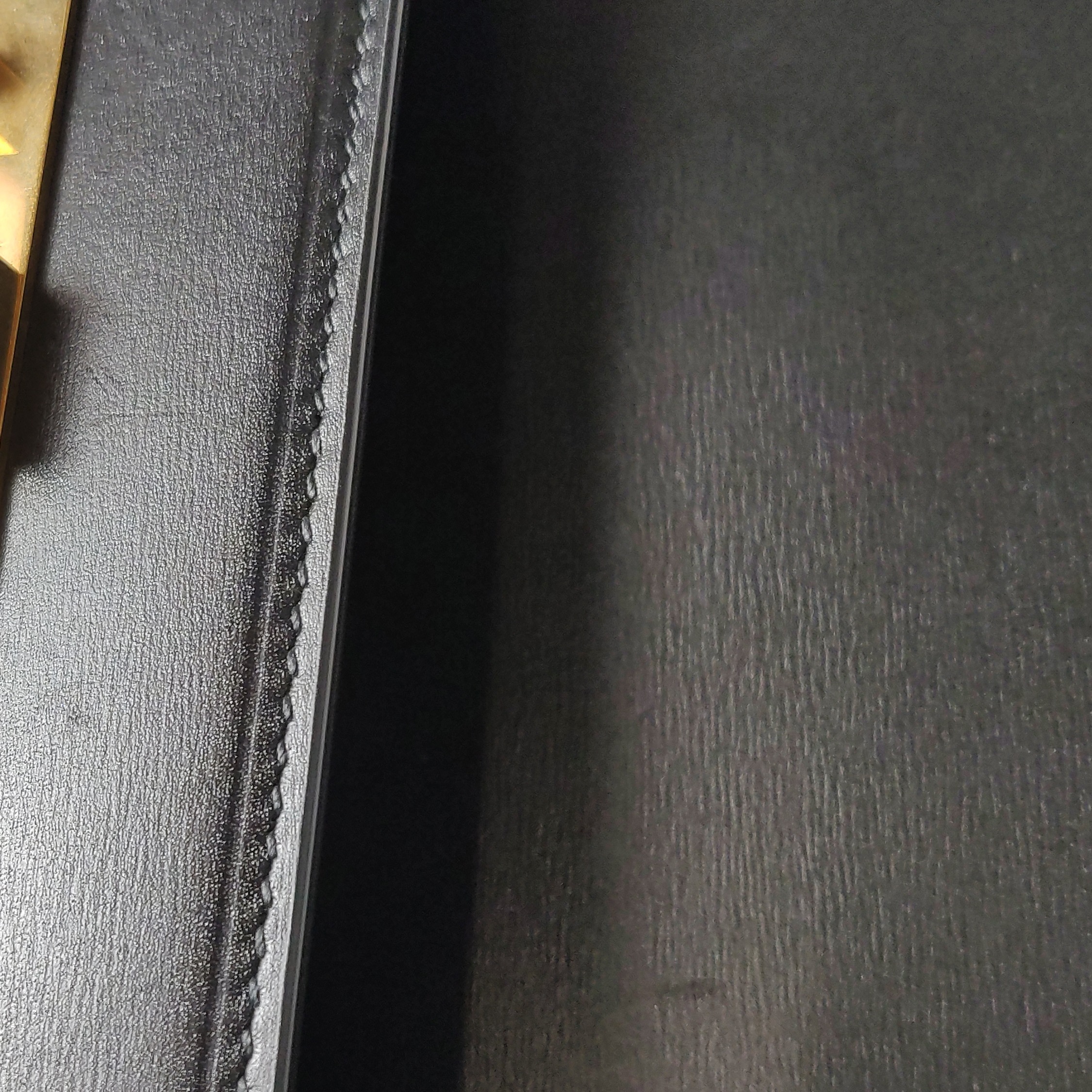 Saint Laurent Manhattan Shoulder Bag Leather Medium — photo 12 of 15