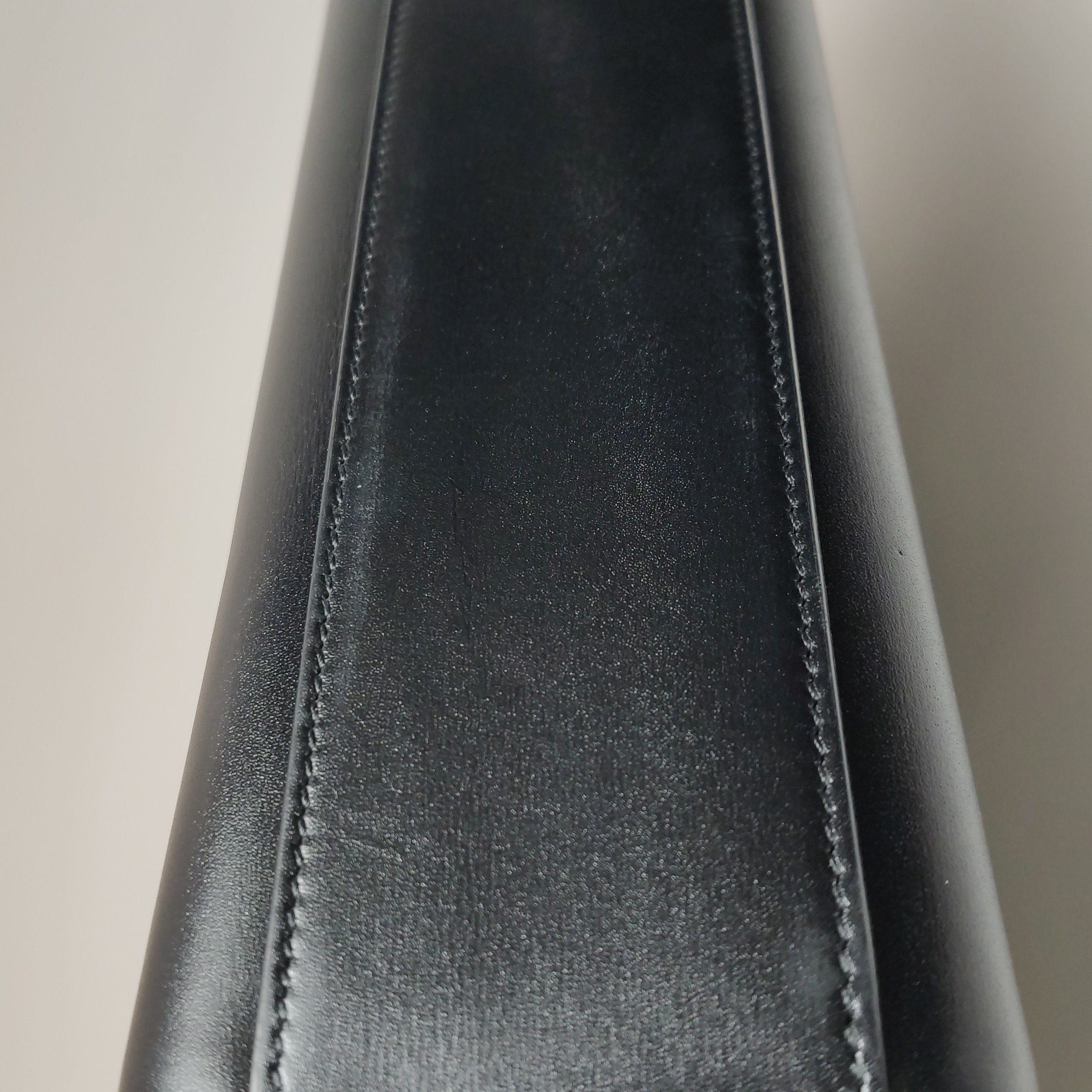 Saint Laurent Manhattan Shoulder Bag Leather Medium — photo 11 of 15