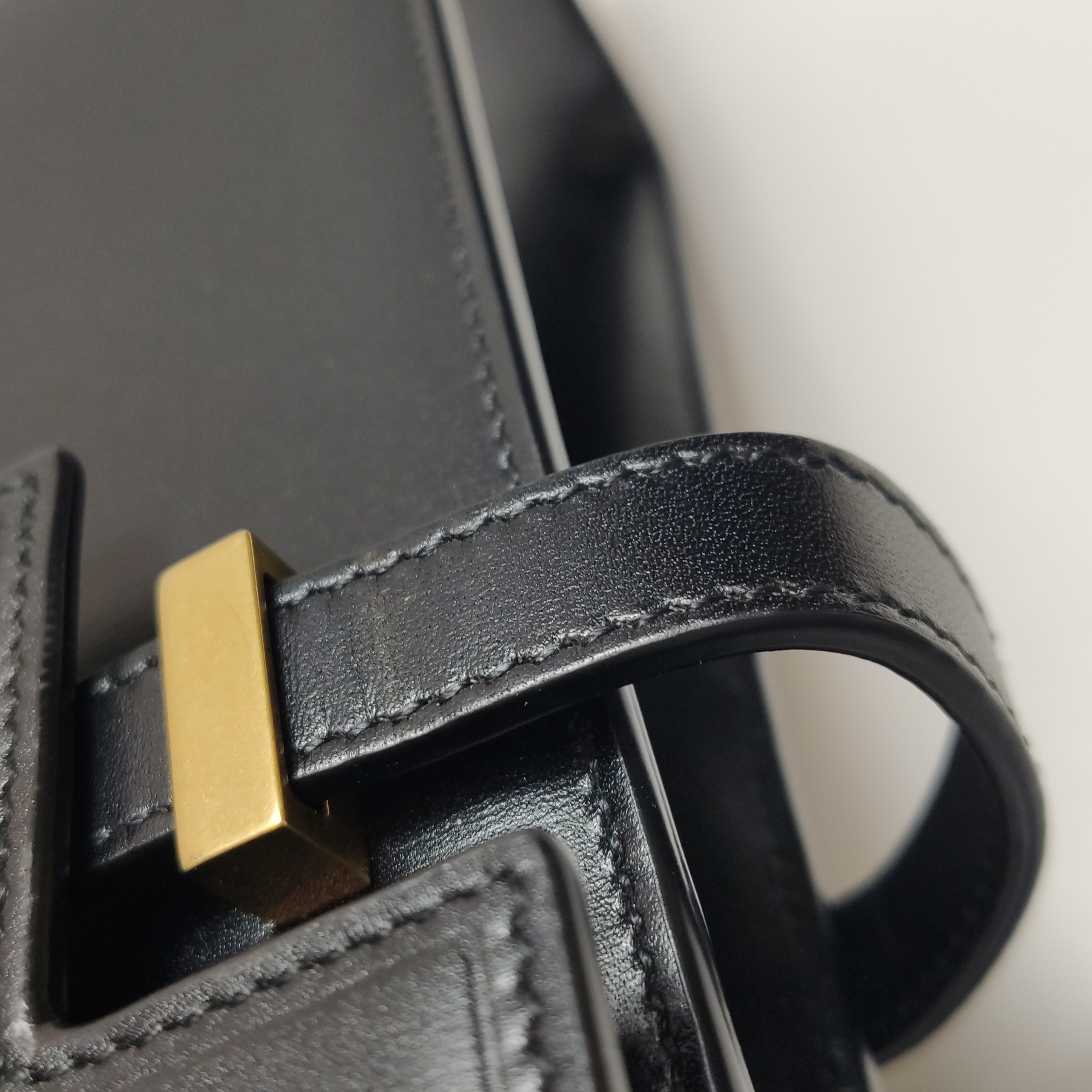 Saint Laurent Manhattan Shoulder Bag Leather Medium — photo 13 of 15
