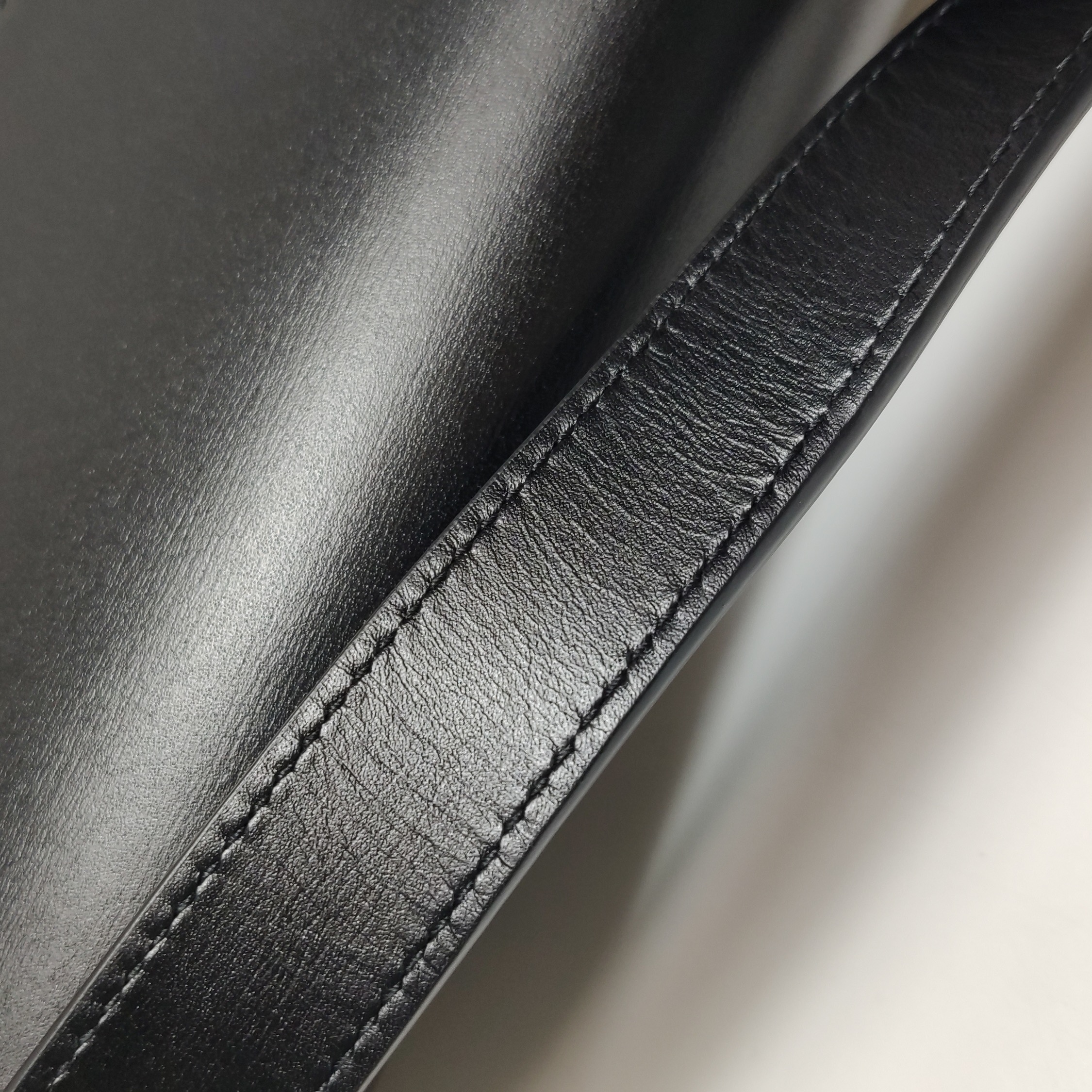 Saint Laurent Manhattan Shoulder Bag Leather Medium — photo 14 of 15
