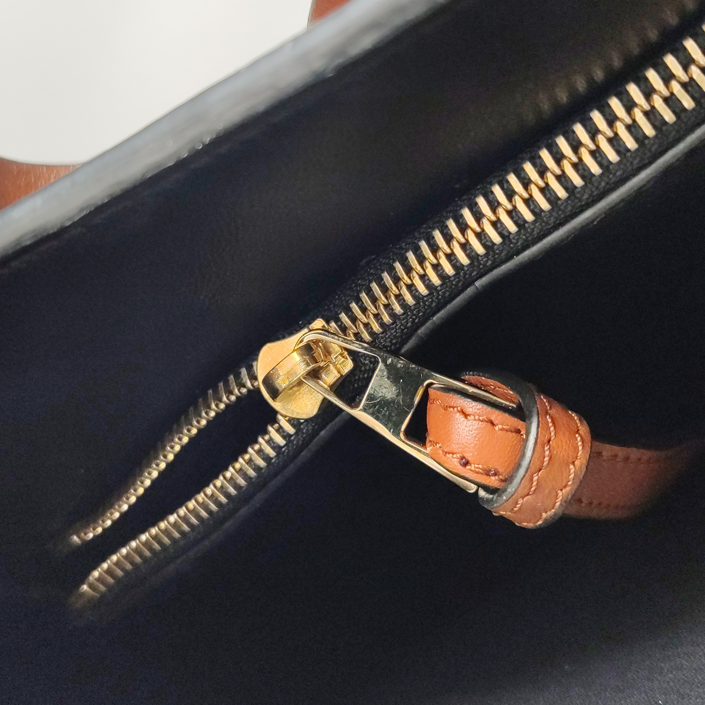 Loewe Joyce Shoulder Bag Calfskin Sheepskin Gold Plated Brass — photo 11 of 28
