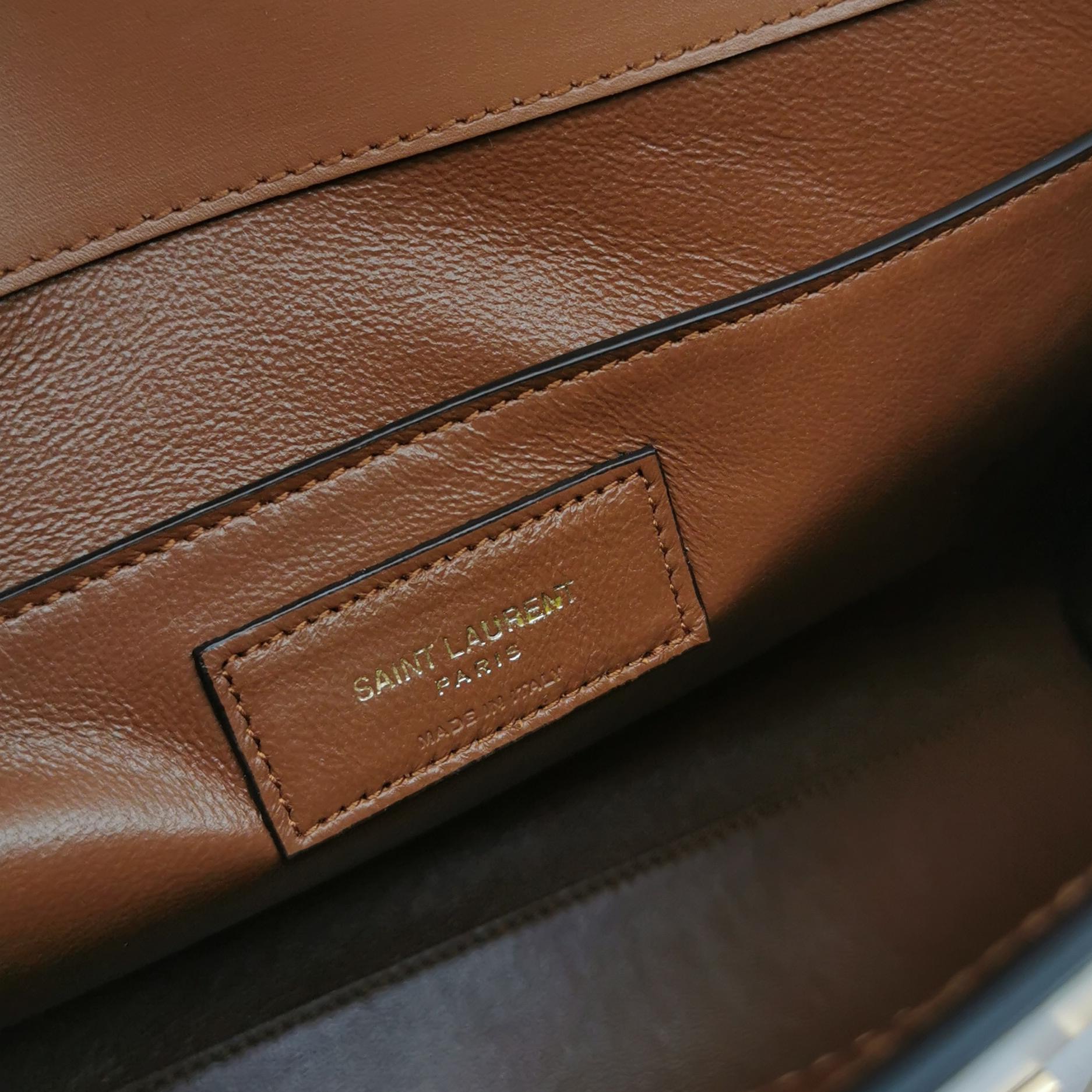 Saint Laurent Manhattan Shoulder Bag Leather Medium — photo 8 of 14