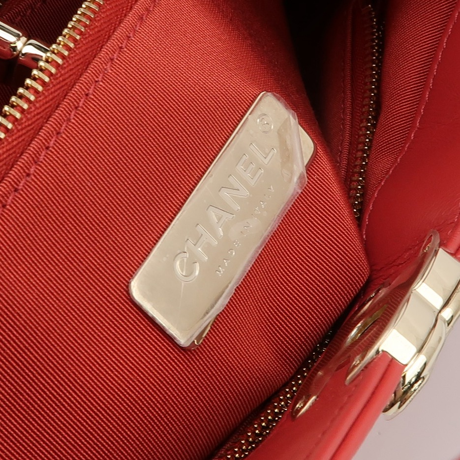 Chanel 31 Shopping Bag Quilted Calfskin Large — photo 8 of 18