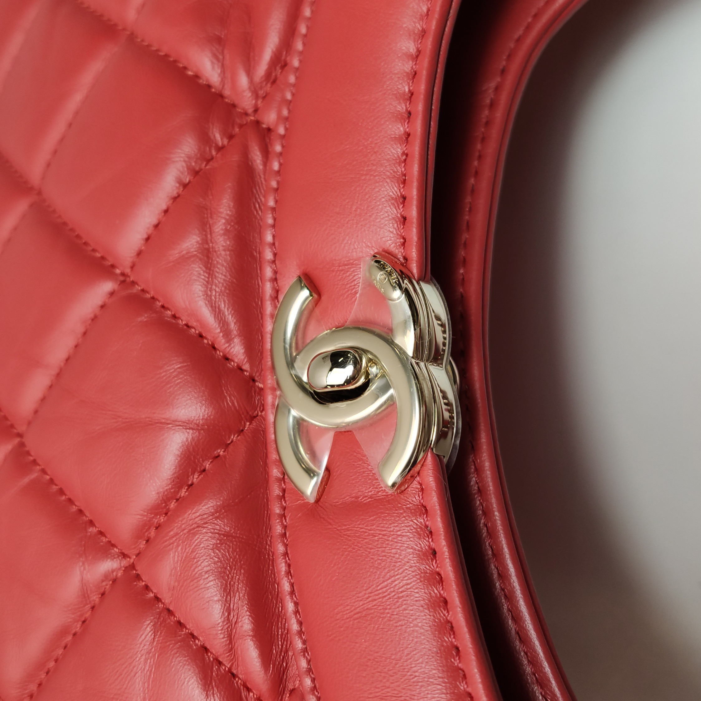 Chanel 31 Shopping Bag Quilted Calfskin Large — photo 9 of 18
