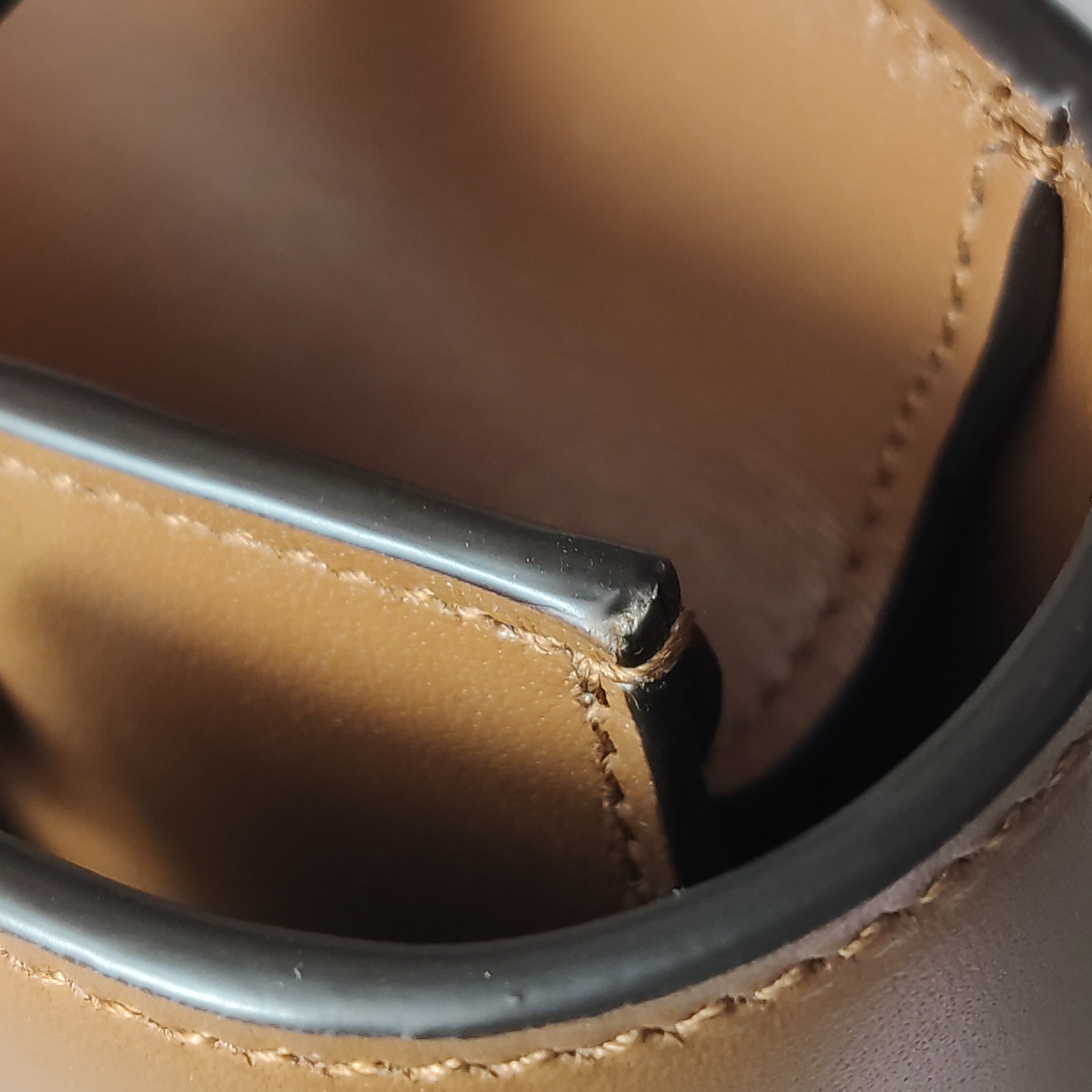 Saint Laurent Manhattan Shoulder Bag Leather Medium — photo 10 of 14