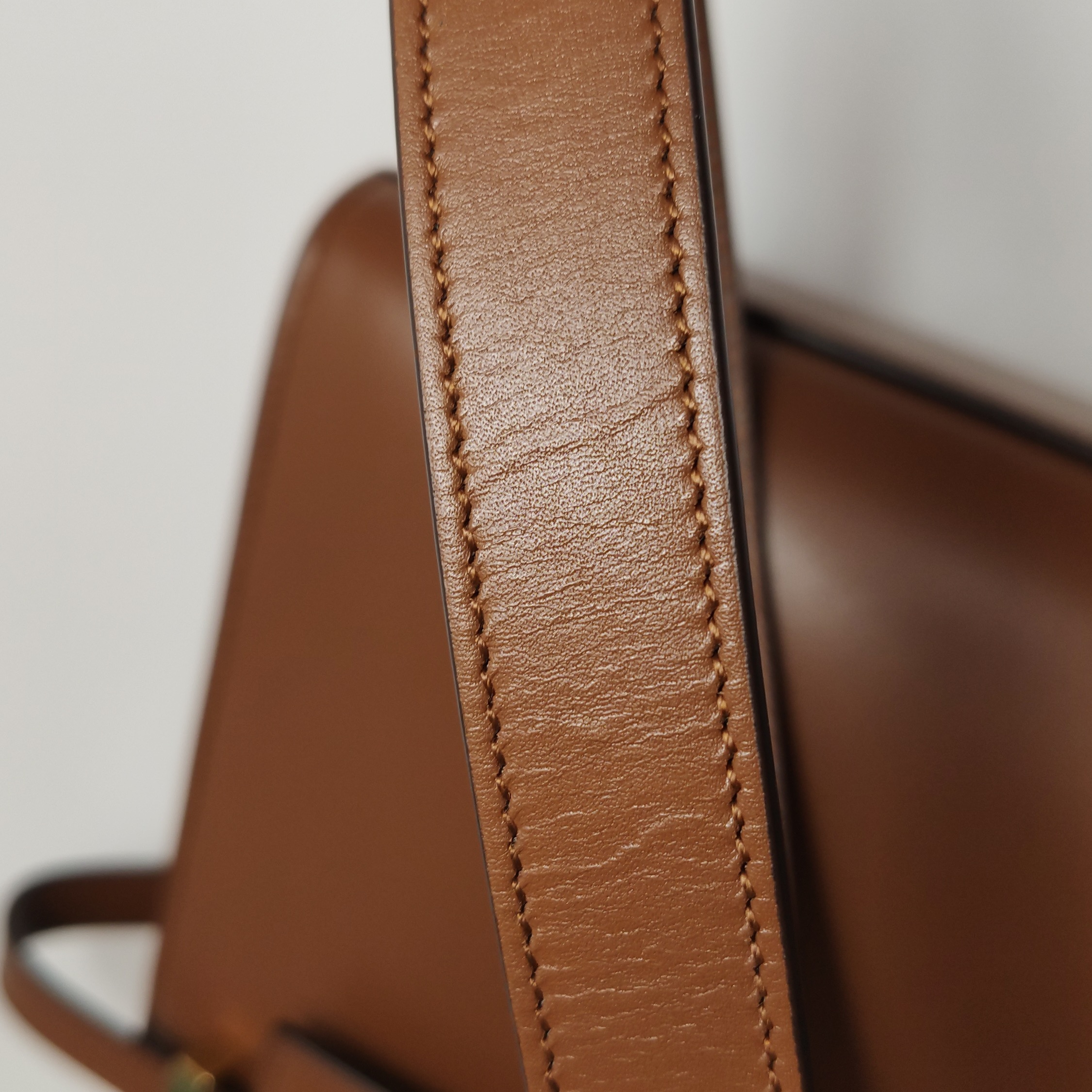 Saint Laurent Manhattan Shoulder Bag Leather Medium — photo 14 of 14