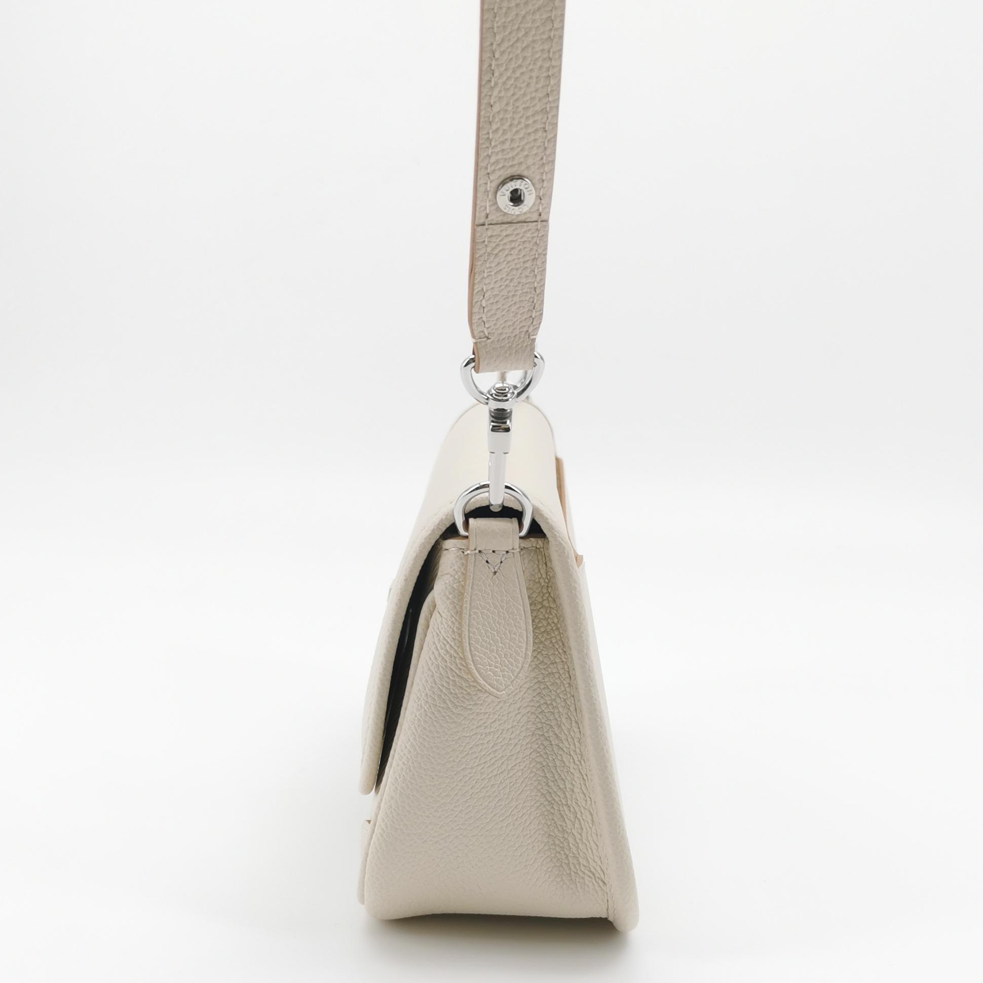 Louis Vuitton(LV) Buci Crossbody Bag Epi Leather — photo 4 of 14