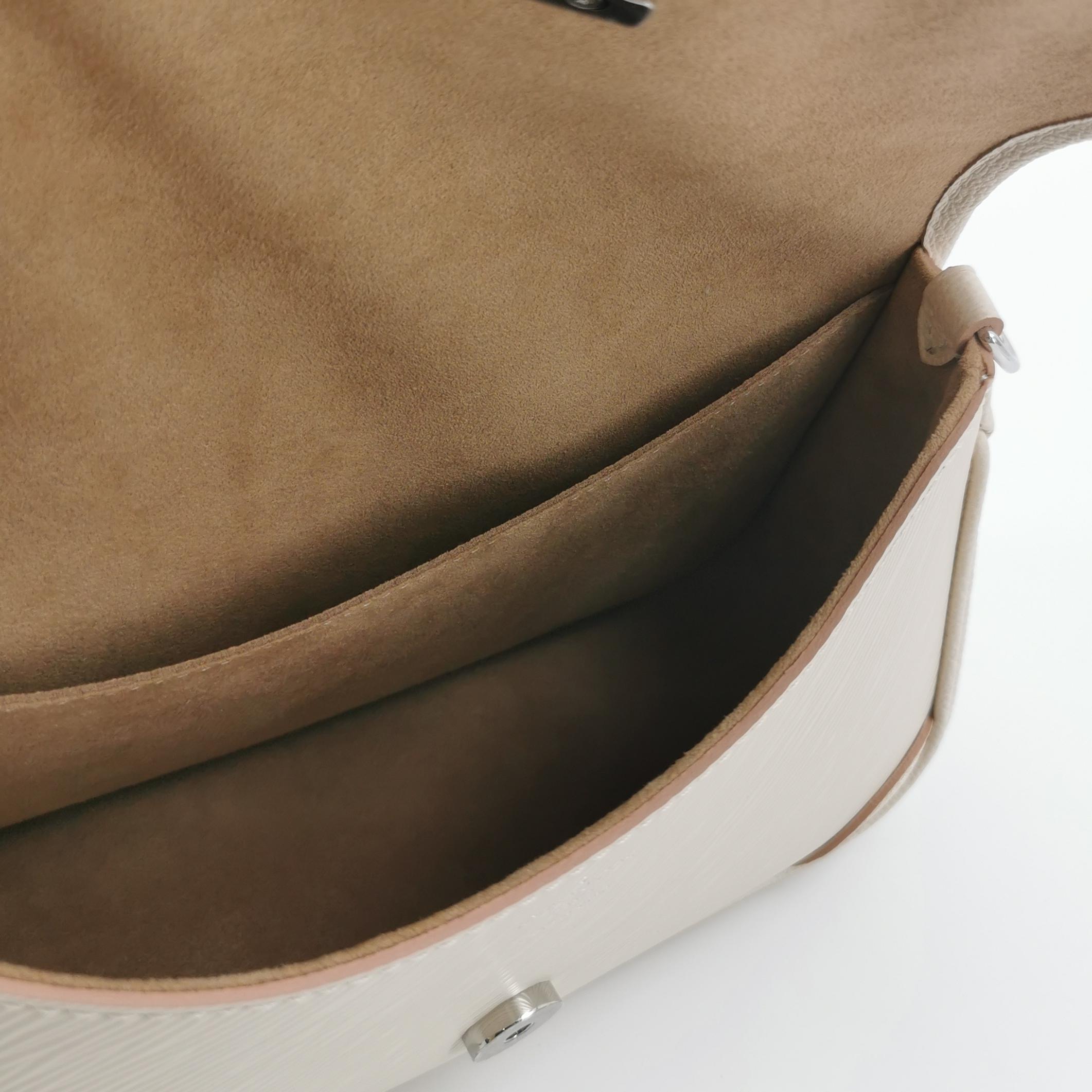 Louis Vuitton(LV) Buci Crossbody Bag Epi Leather — photo 7 of 14