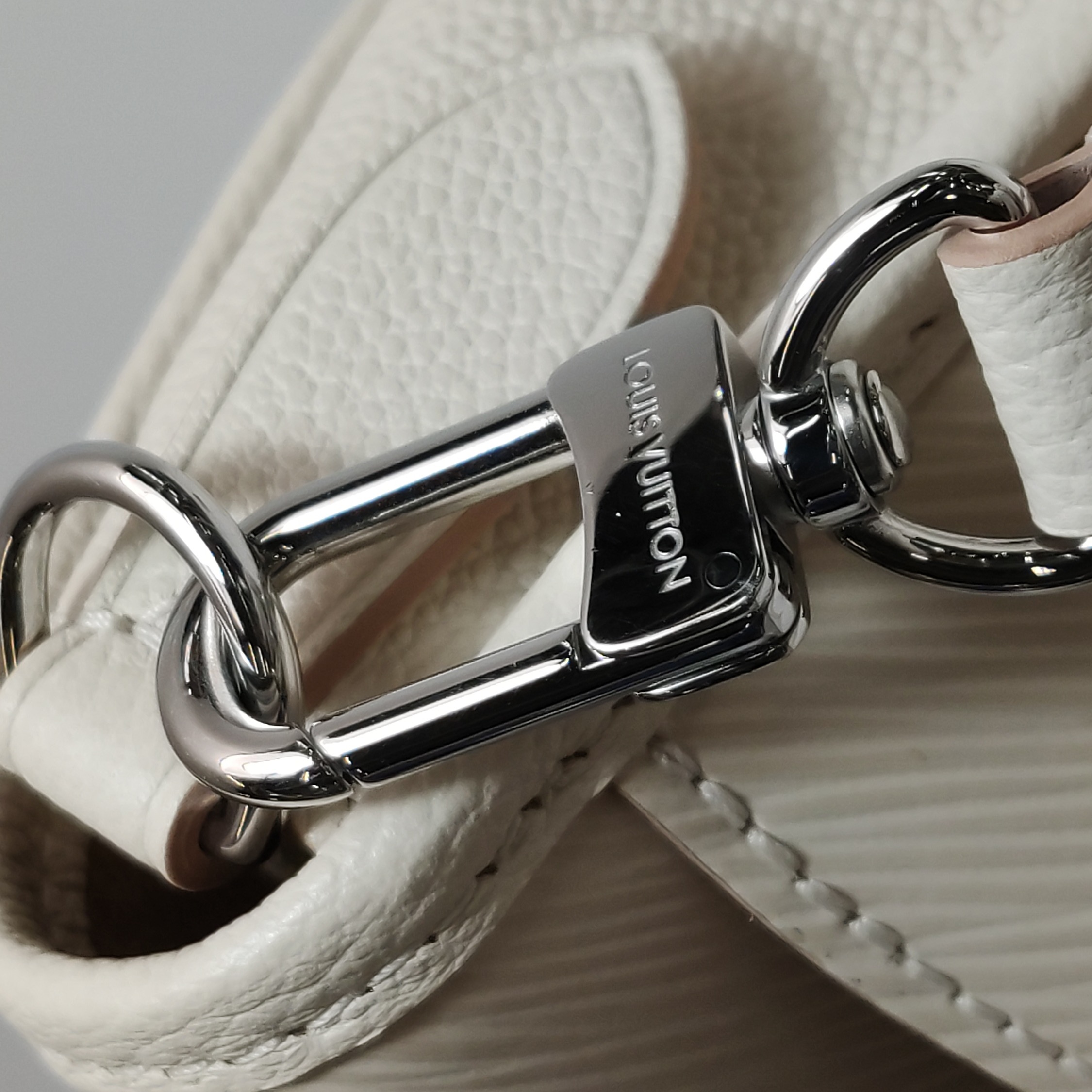Louis Vuitton(LV) Buci Crossbody Bag Epi Leather — photo 9 of 14