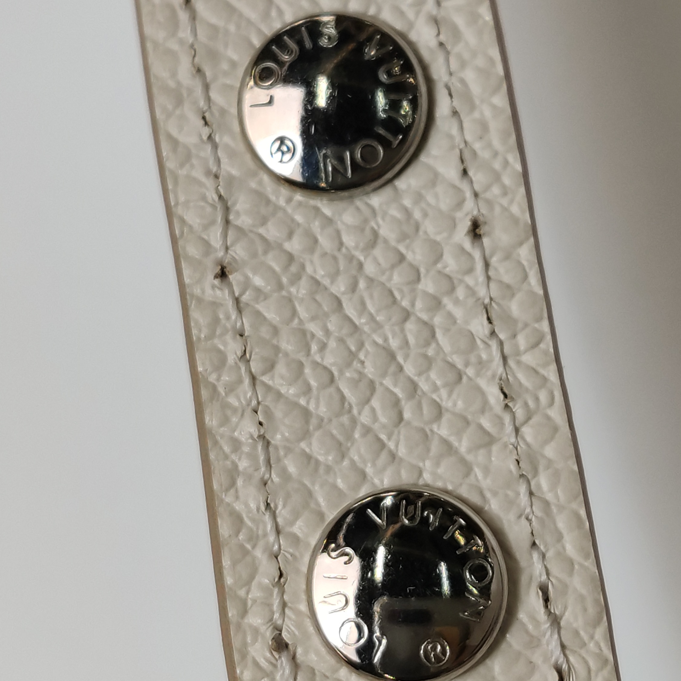 Louis Vuitton(LV) Buci Crossbody Bag Epi Leather — photo 11 of 14