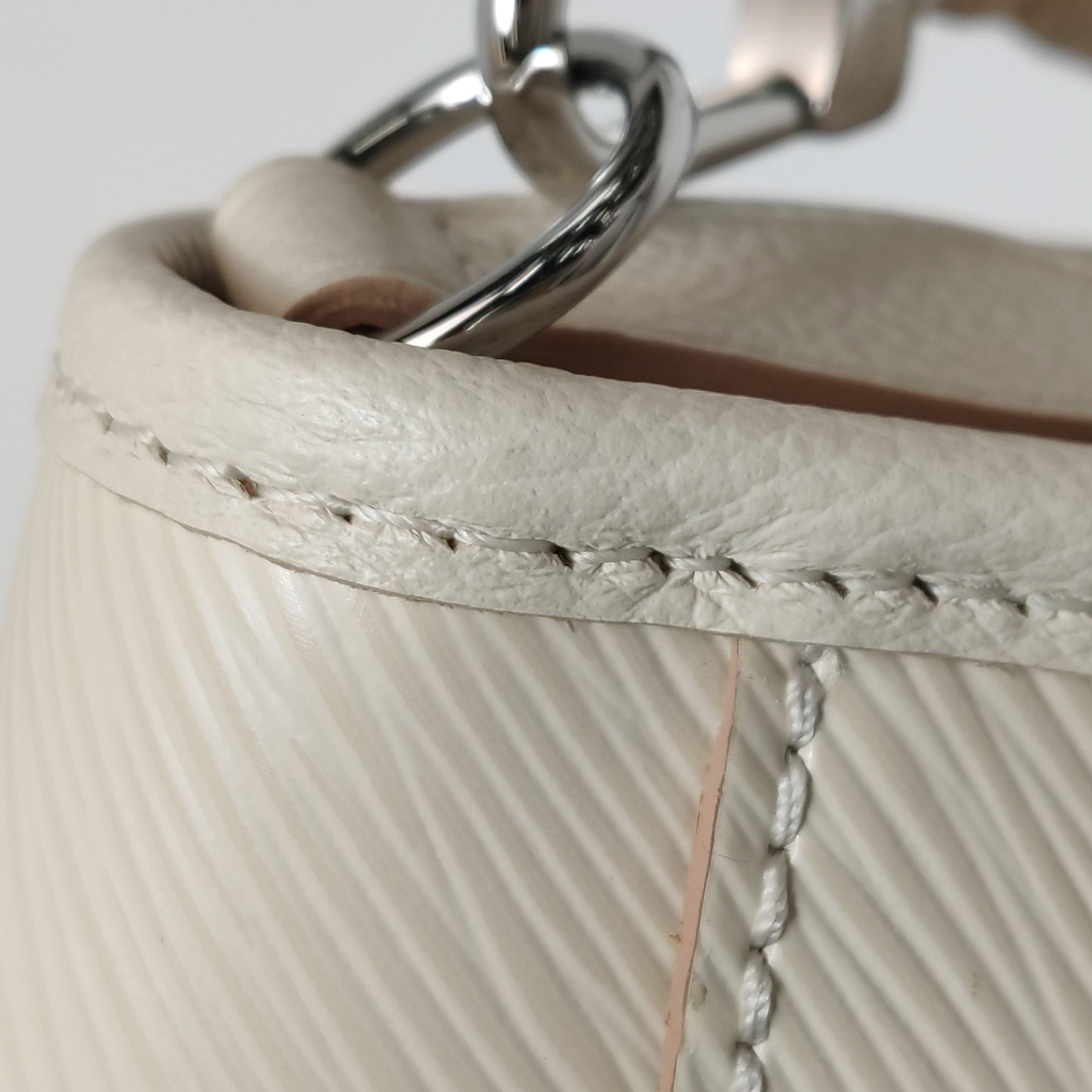 Louis Vuitton(LV) Buci Crossbody Bag Epi Leather — photo 12 of 14