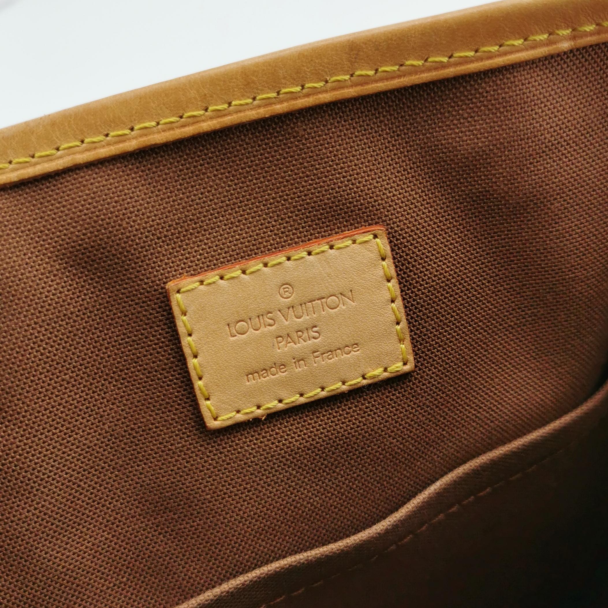 Louis Vuitton(LV) Batignolles Handbag Monogram Canvas — photo 8 of 21