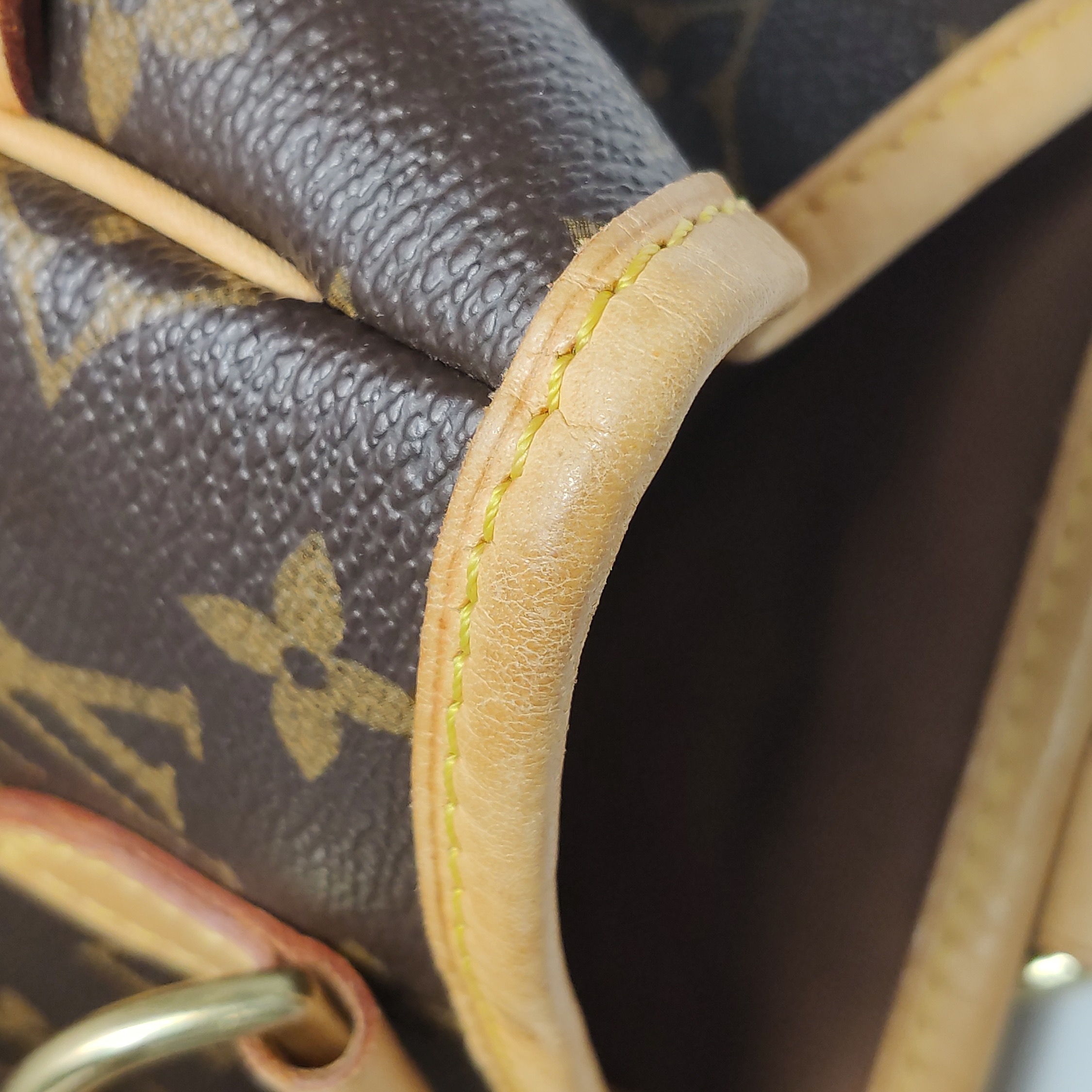 Louis Vuitton(LV) Batignolles Handbag Monogram Canvas — photo 11 of 21