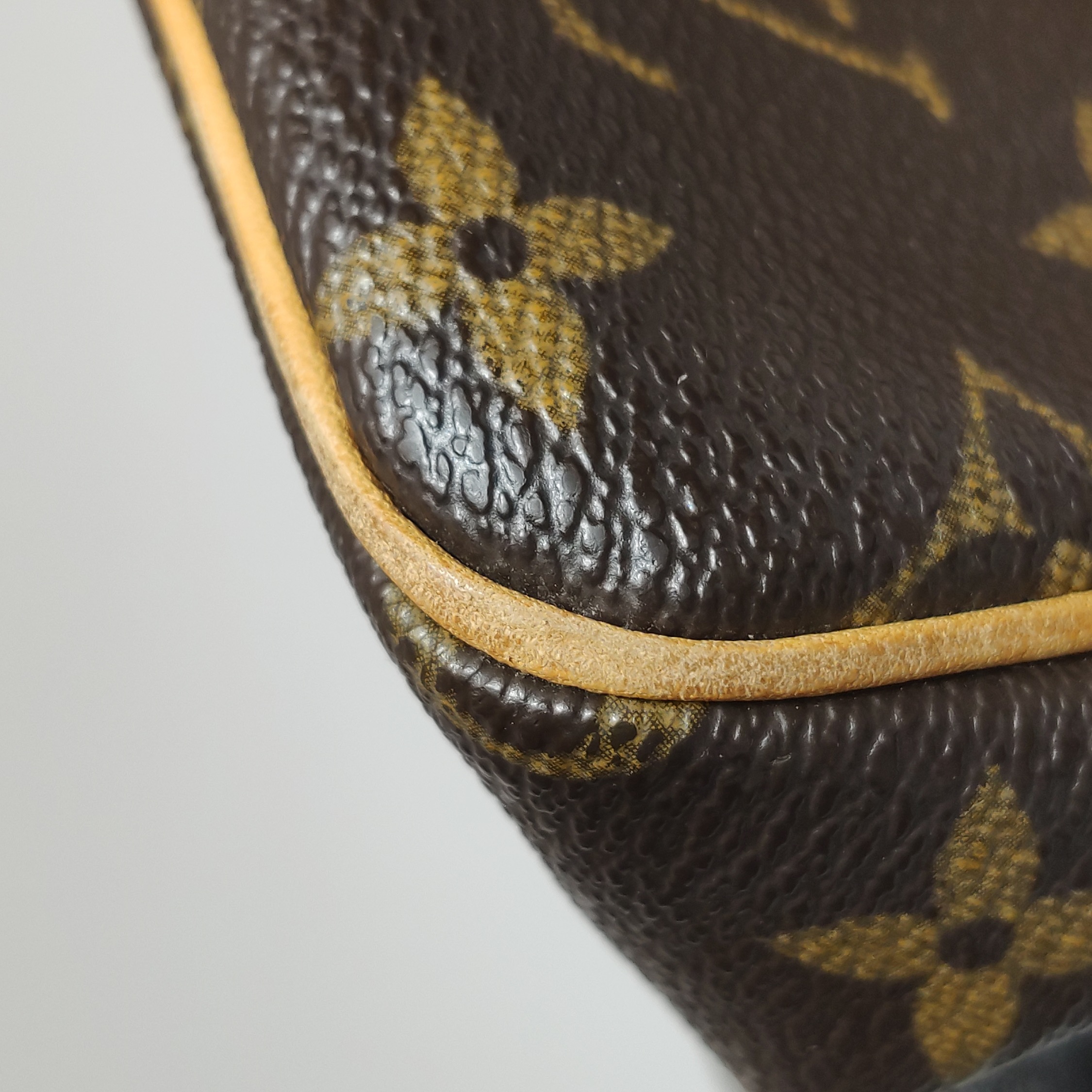 Louis Vuitton(LV) Batignolles Handbag Monogram Canvas — photo 17 of 21