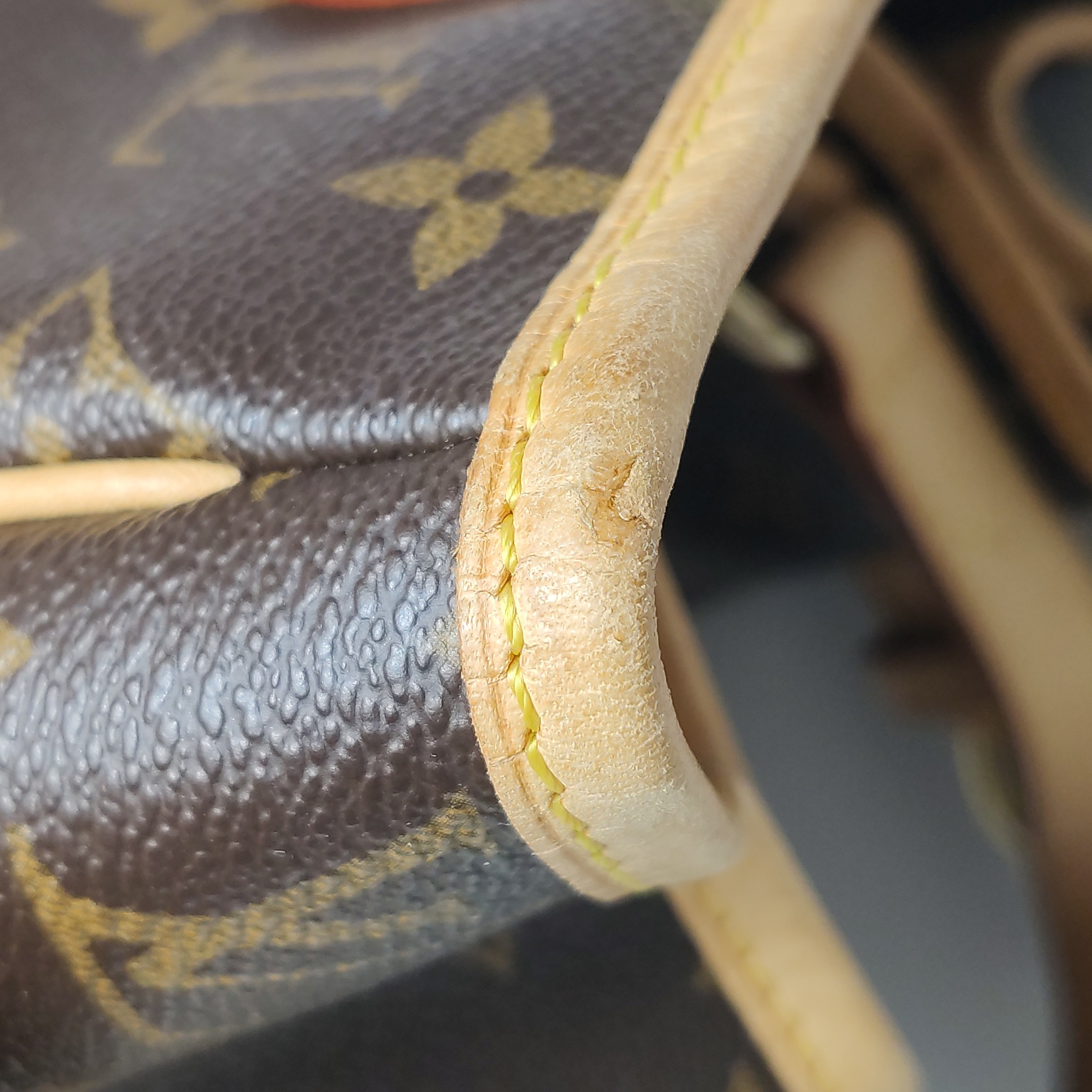 Louis Vuitton(LV) Batignolles Handbag Monogram Canvas — photo 15 of 21