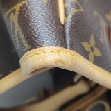 Louis Vuitton(LV) Batignolles Handbag Monogram Canvas — thumbnail 15