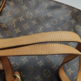 Louis Vuitton(LV) Batignolles Handbag Monogram Canvas Vertical — thumbnail 19