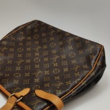 Louis Vuitton(LV) Batignolles Handbag Monogram Canvas Vertical — thumbnail 17