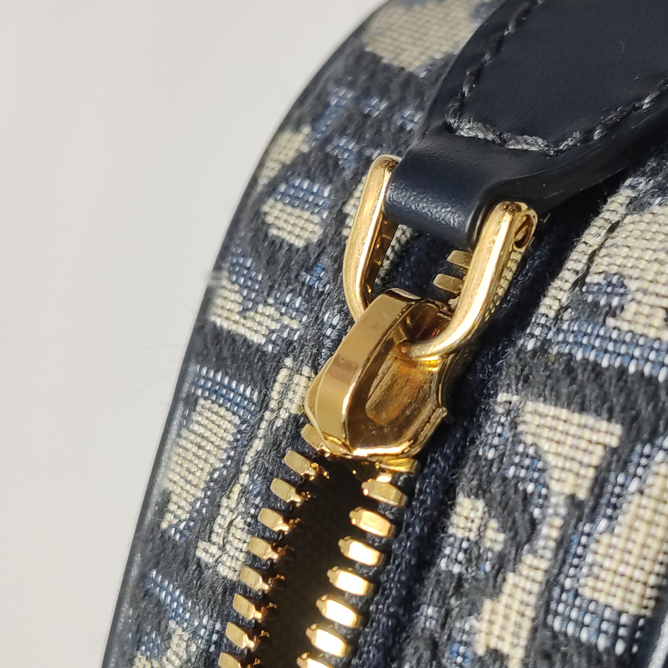 Christian Dior D-Vibe Bowling Bag Oblique Canvas Medium — photo 11 of 17