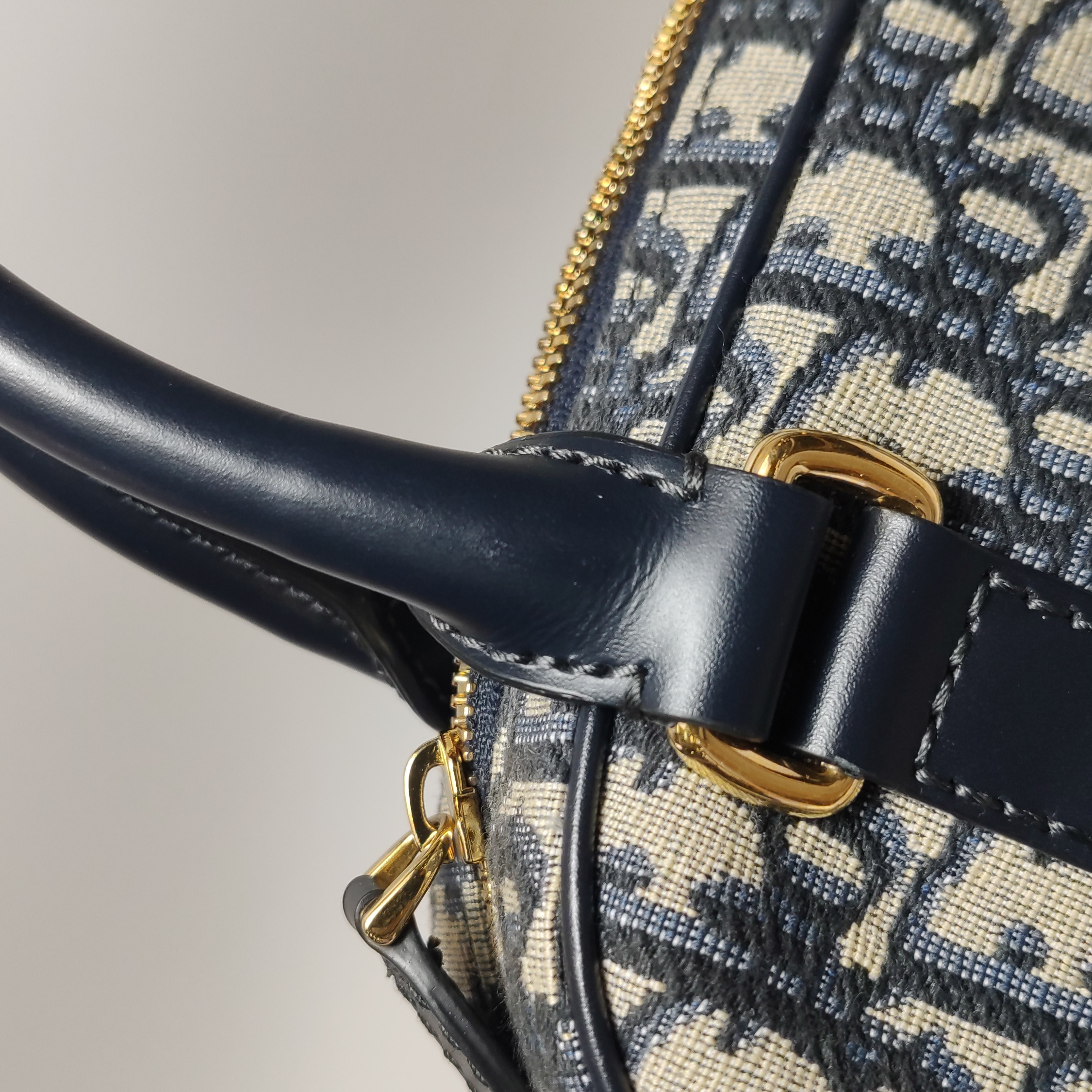 Christian Dior D-Vibe Bowling Bag Oblique Canvas Medium — photo 14 of 17