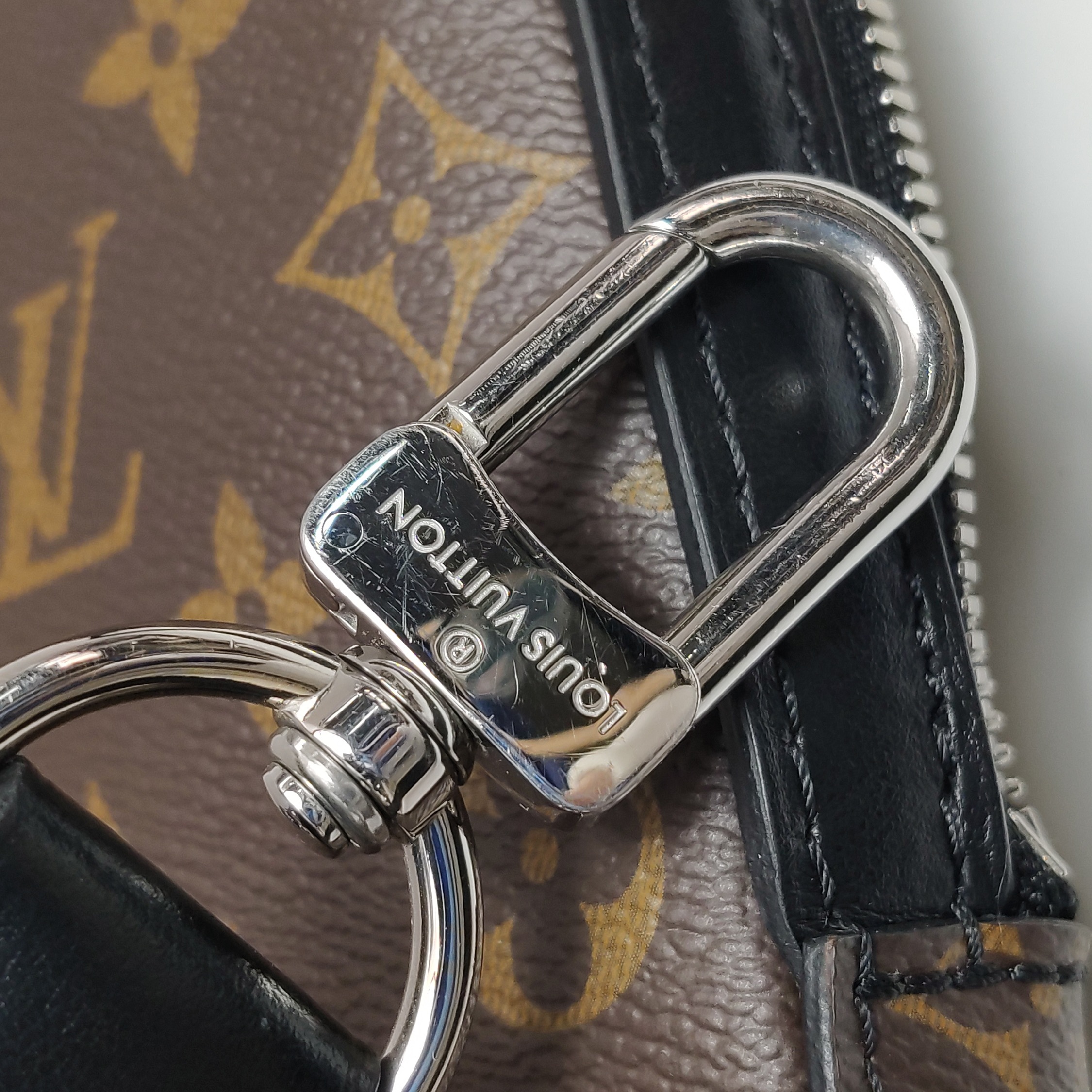 Louis Vuitton(LV) Avenue Sling Bag NM Macassar Monogram Canvas — photo 10 of 21
