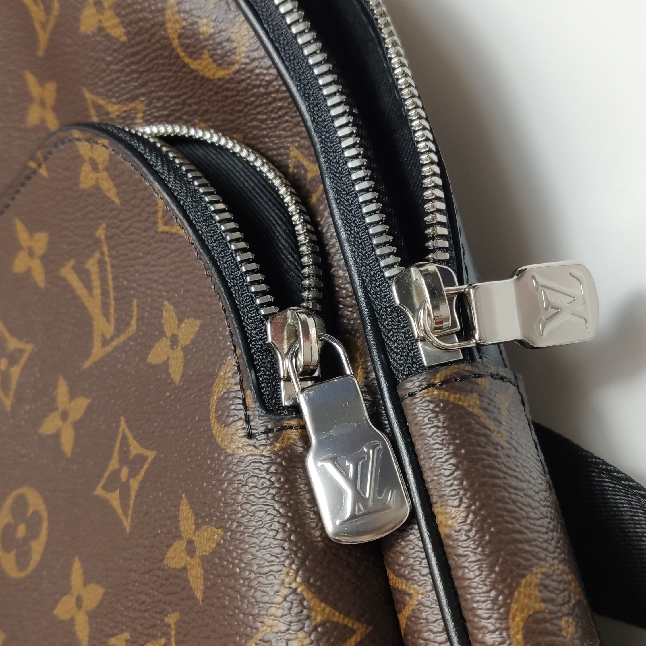 Louis Vuitton(LV) Avenue Sling Bag NM Macassar Monogram Canvas — photo 11 of 15