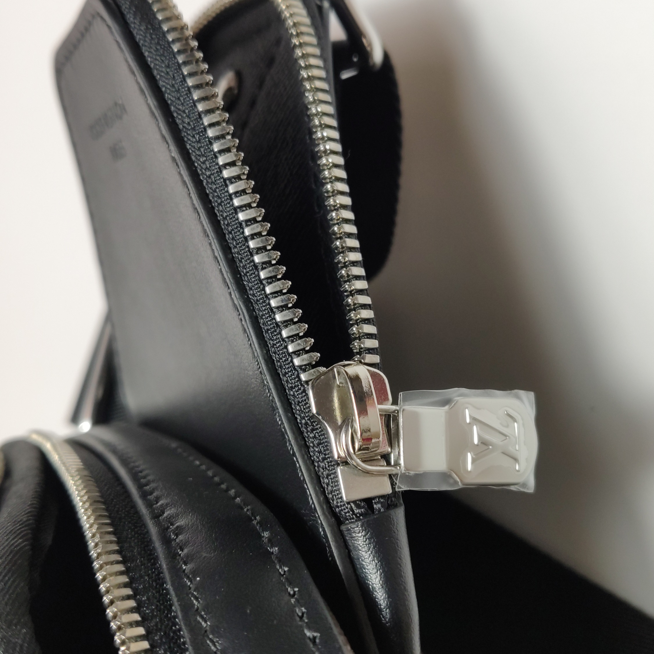 Louis Vuitton(LV) Avenue Sling Bag NM Macassar Monogram Canvas — photo 9 of 15