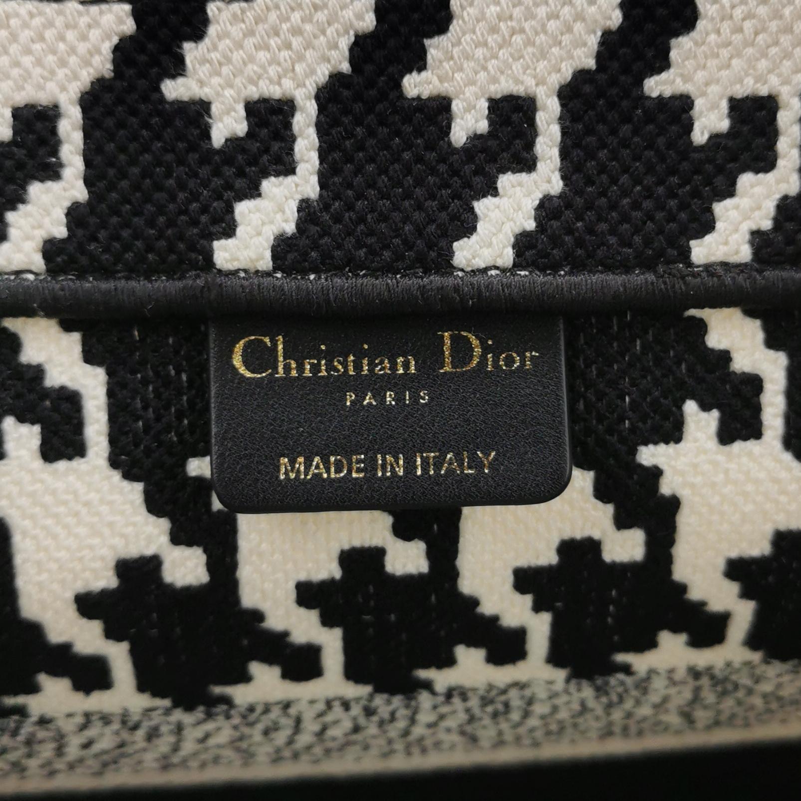 Christian Dior Book Tote Houndstooth Canvas Medium — photo 8 of 15