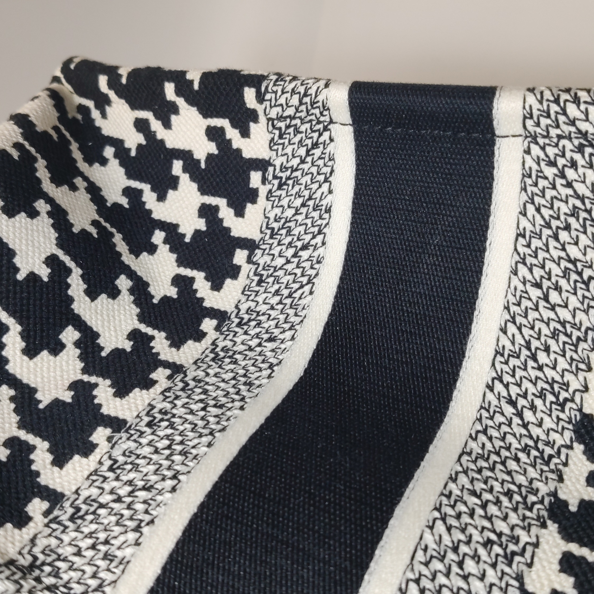 Christian Dior Book Tote Houndstooth Canvas Medium — photo 9 of 15