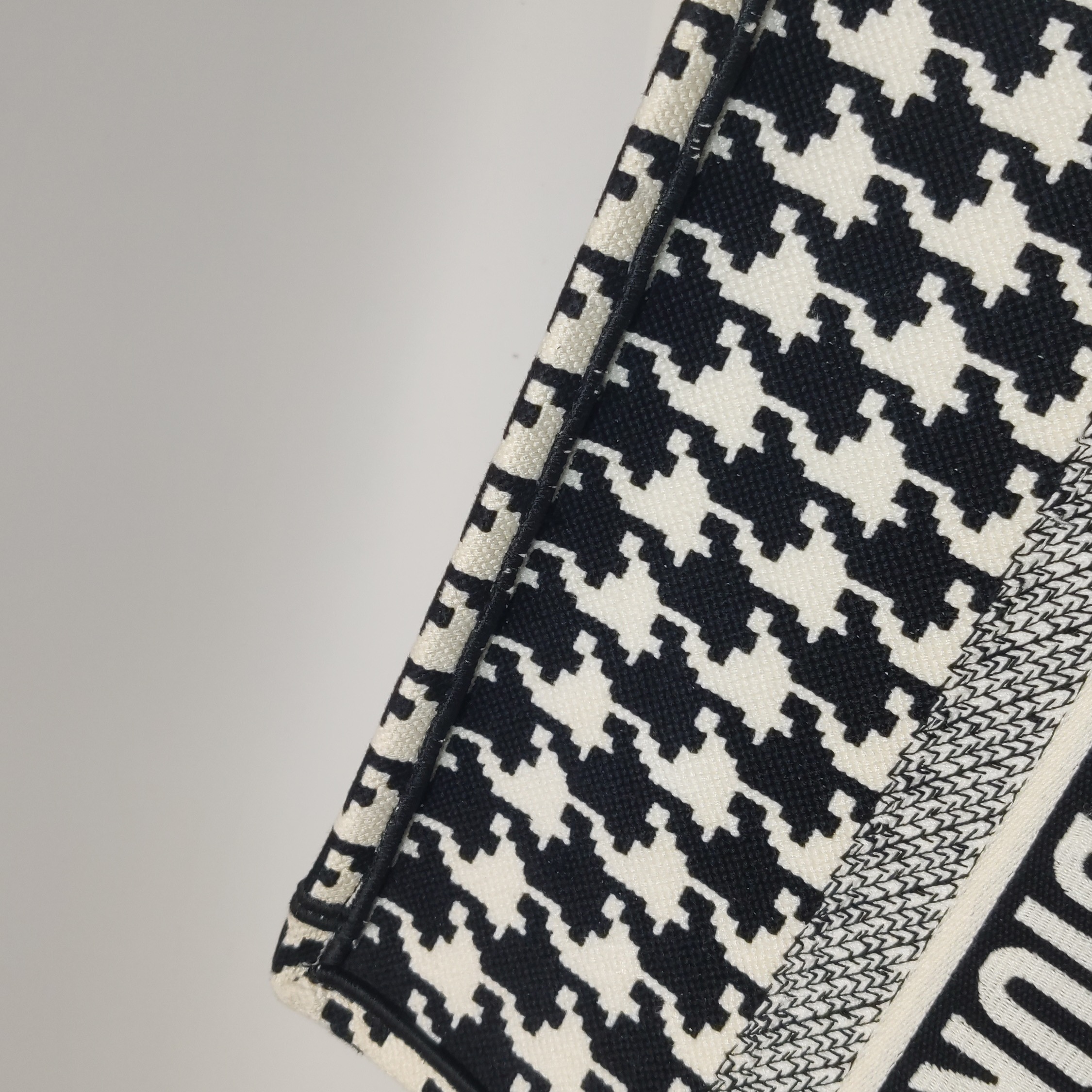 Christian Dior Book Tote Houndstooth Canvas Medium — photo 13 of 15