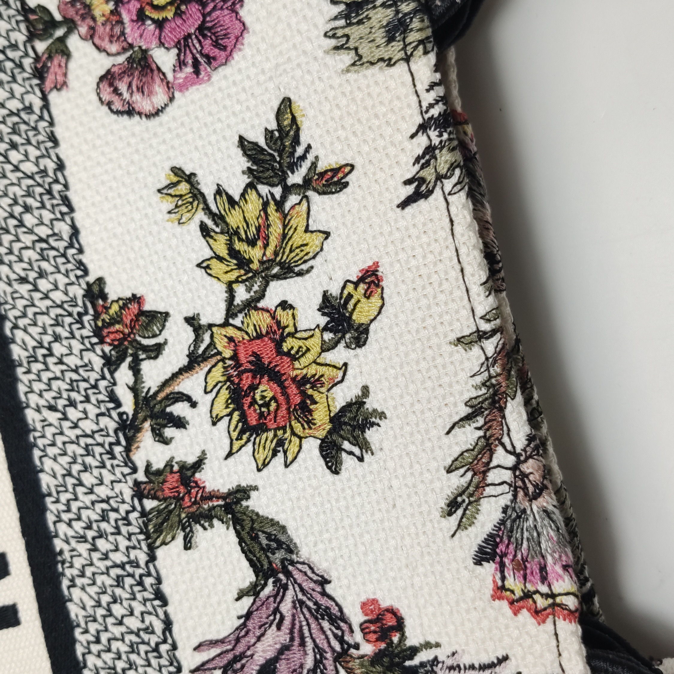 Christian Dior Book Tote Embroidered Canvas Medium — photo 20 of 25